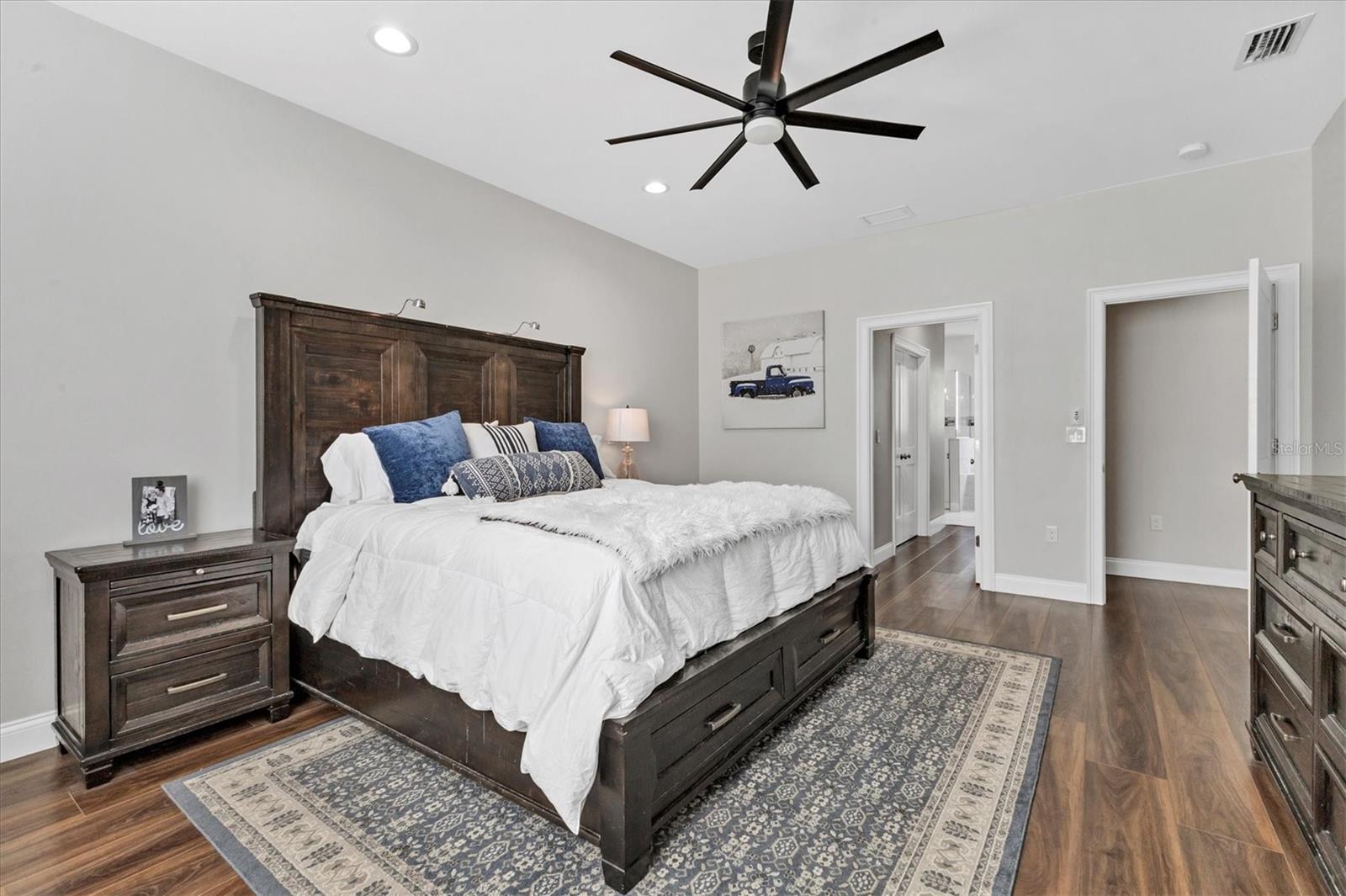 Image 24 of 46 For 6102 9th Avenue Cir Ne