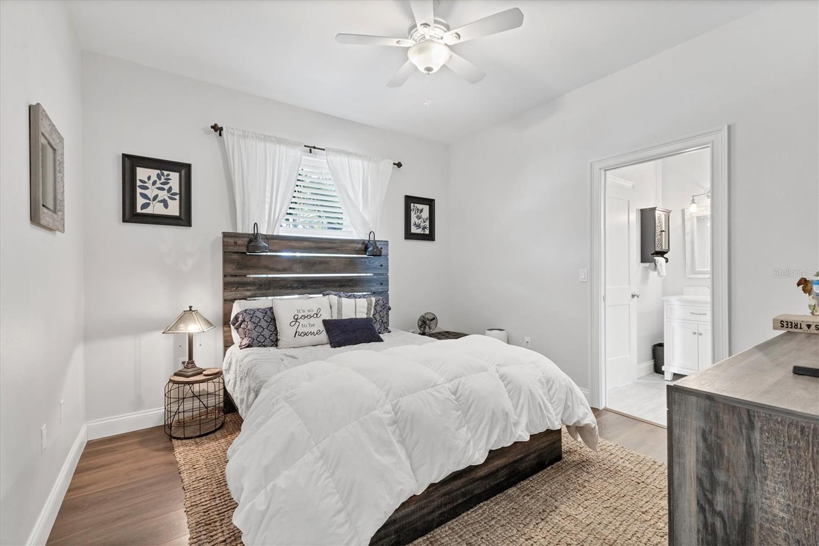 Image 32 of 46 For 6102 9th Avenue Cir Ne