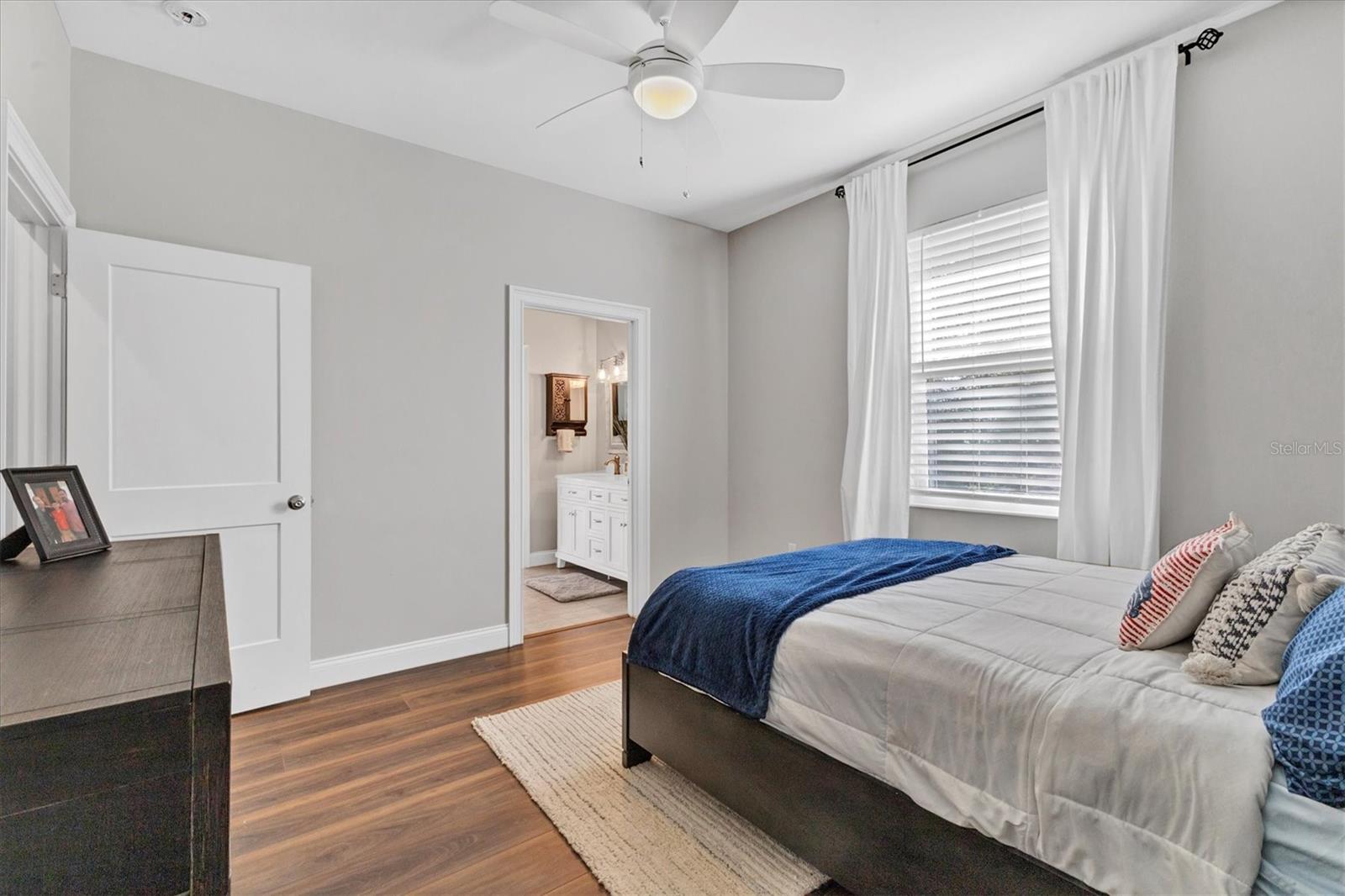 Image 37 of 46 For 6102 9th Avenue Cir Ne