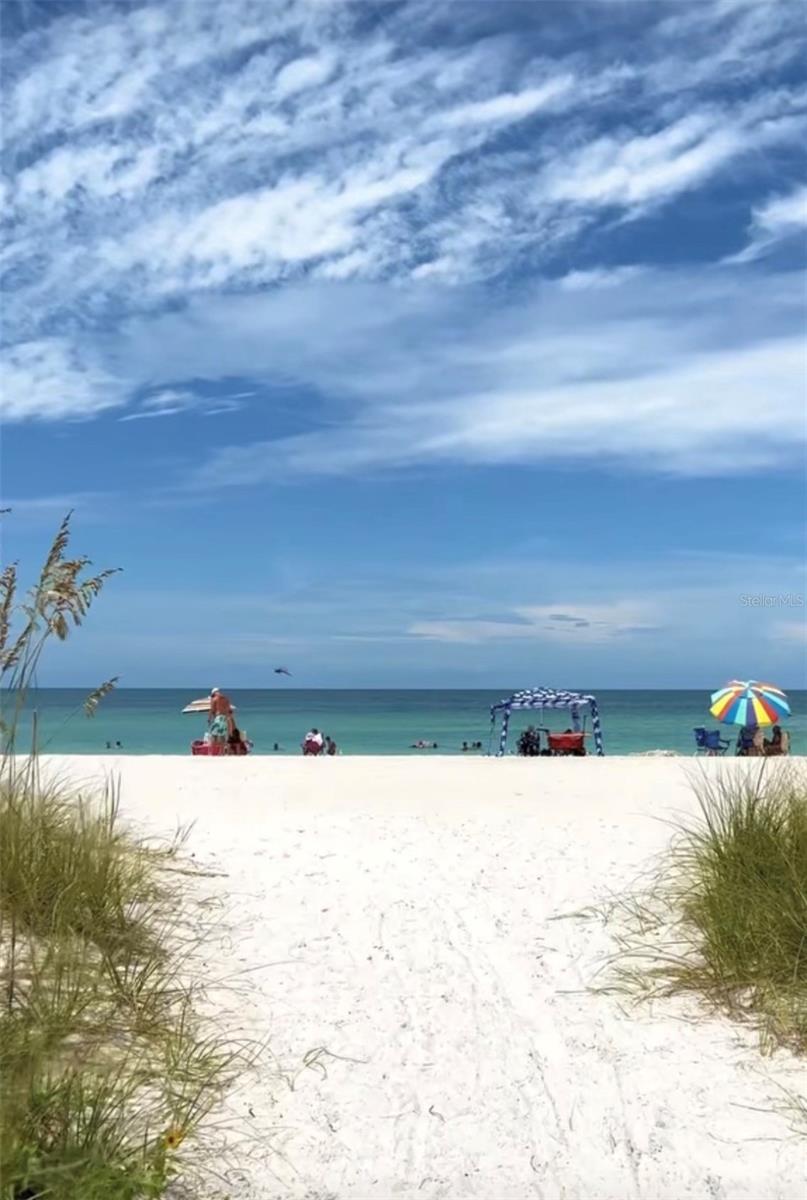 Image 4 of 8 For 20 Windward Lane