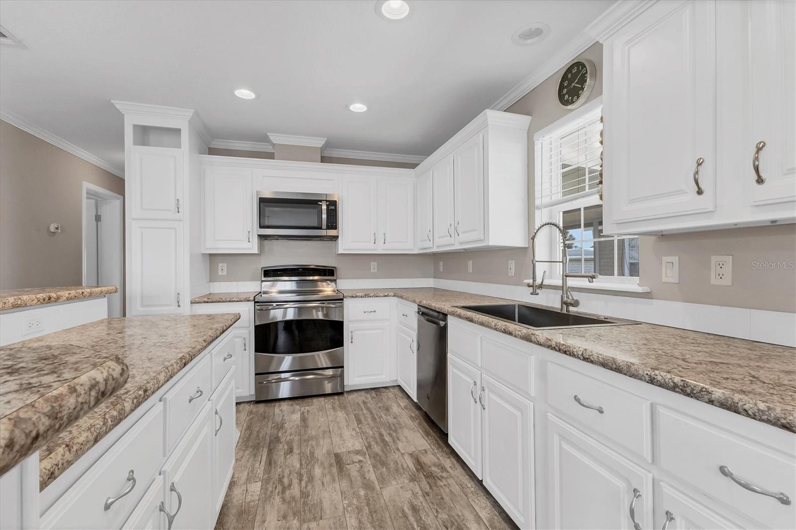 Image 9 of 30 For 2090 Palazza Drive