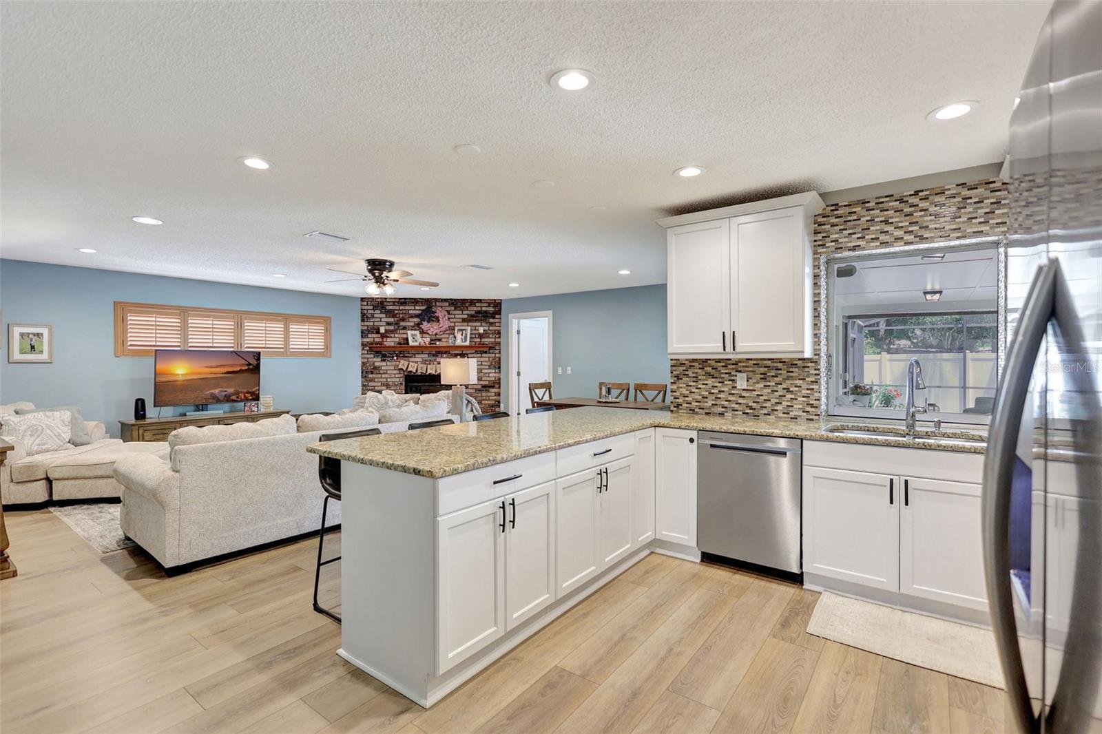 Image 22 of 79 For 5126 15th Avenue W