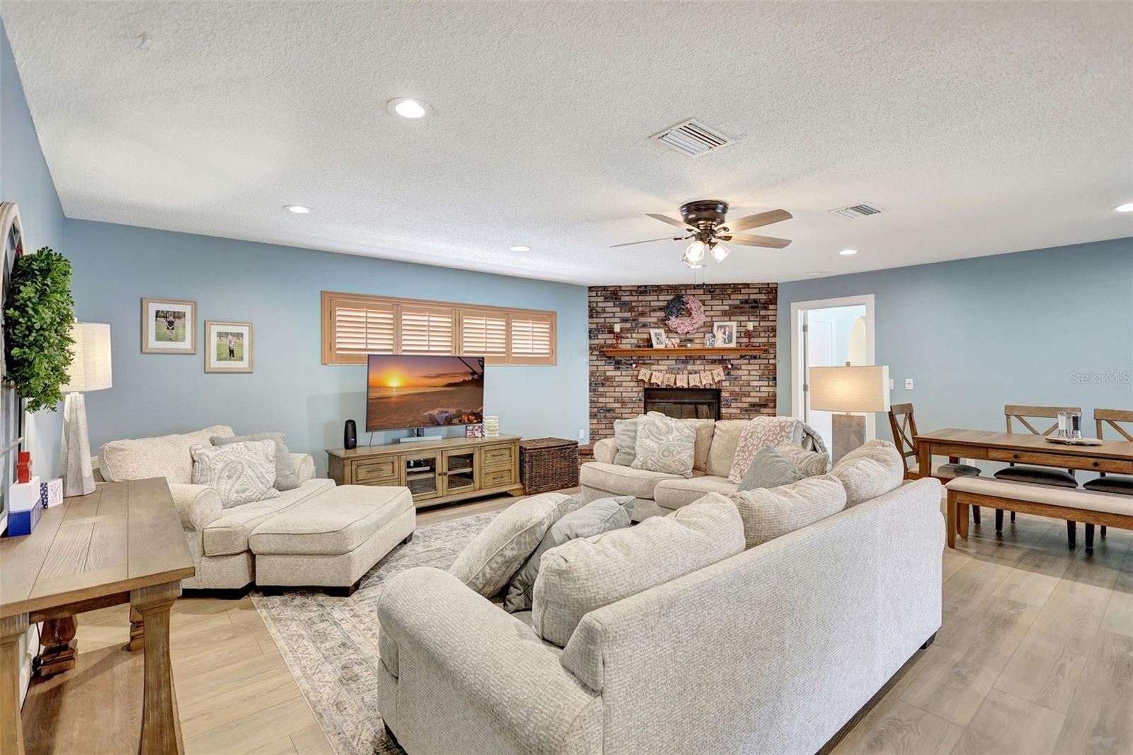 Image 28 of 79 For 5126 15th Avenue W
