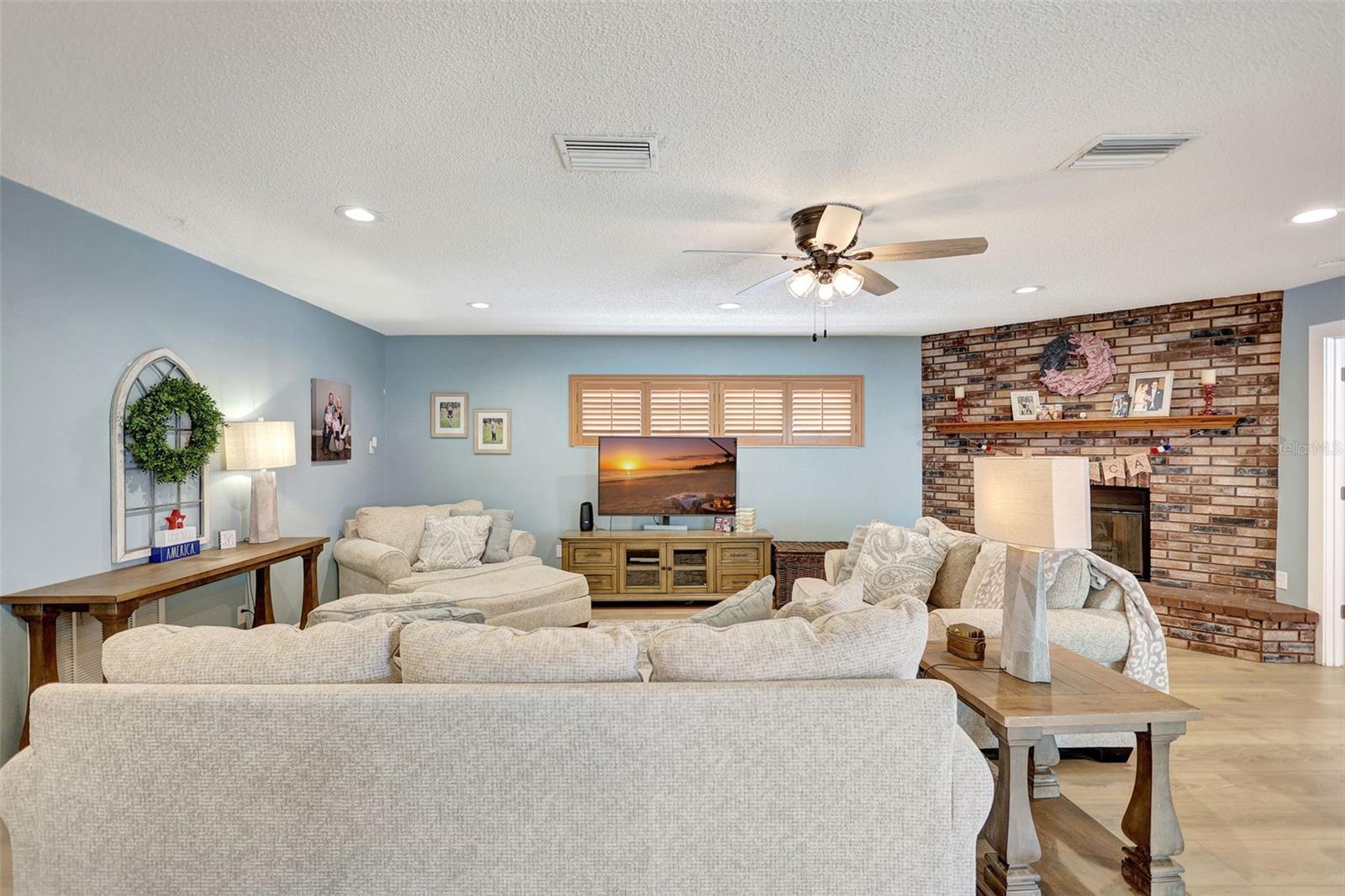 Image 29 of 79 For 5126 15th Avenue W