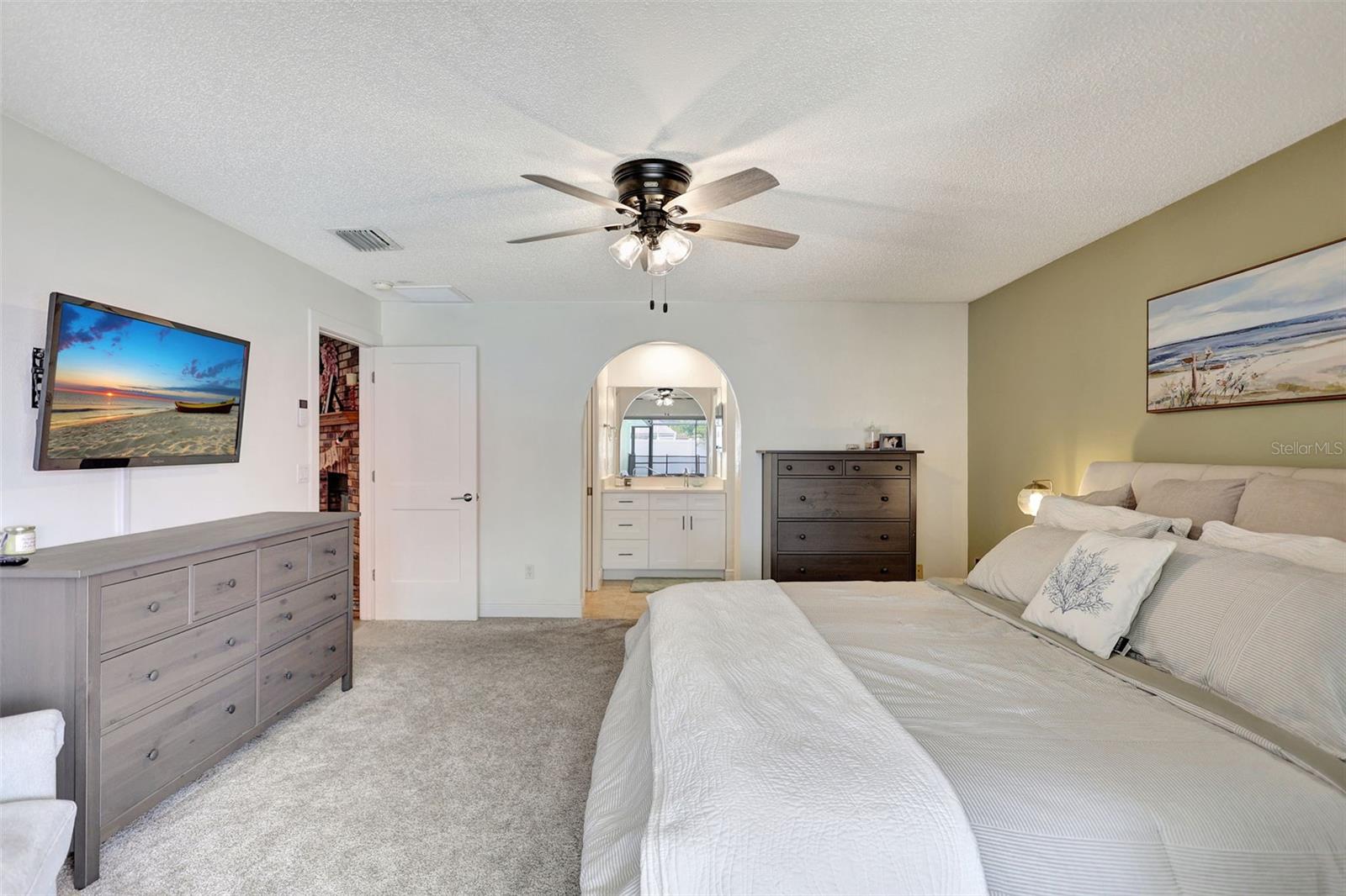 Image 35 of 79 For 5126 15th Avenue W