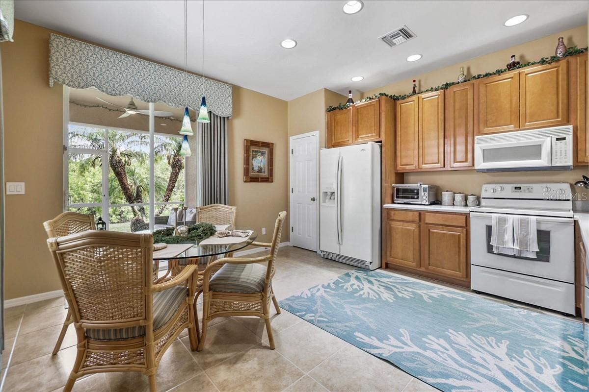 Image 11 of 38 For 13180 Pembroke Circle N