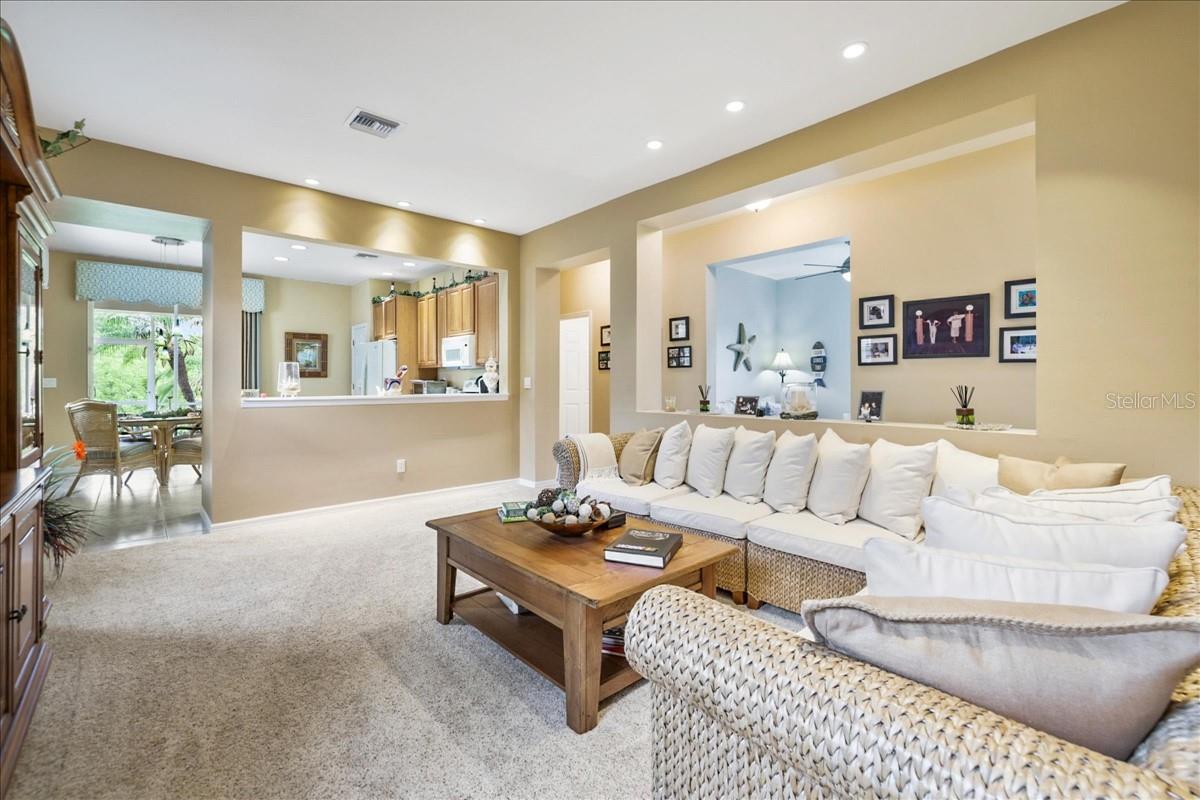 Image 13 of 38 For 13180 Pembroke Circle N