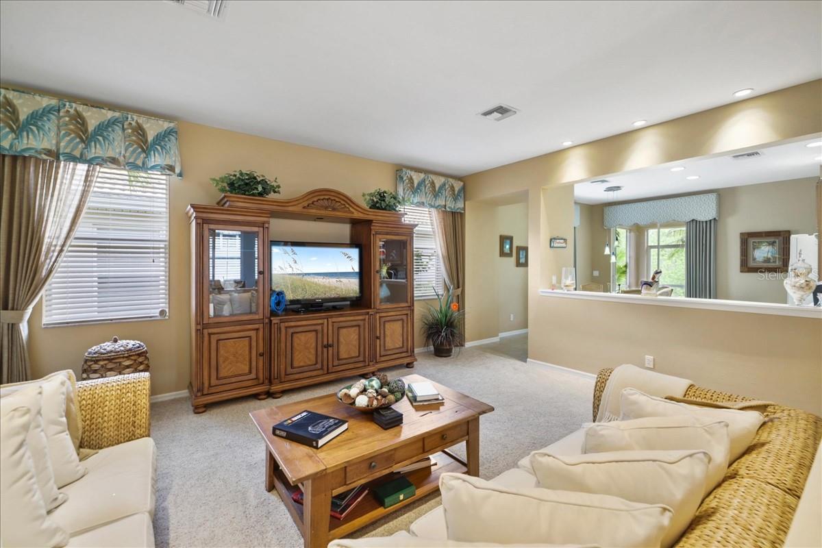 Image 15 of 38 For 13180 Pembroke Circle N