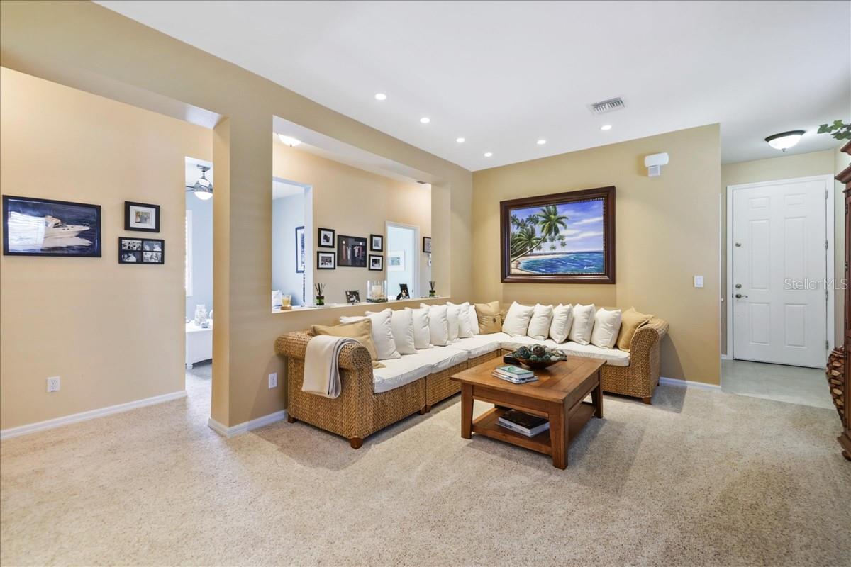 Image 16 of 38 For 13180 Pembroke Circle N