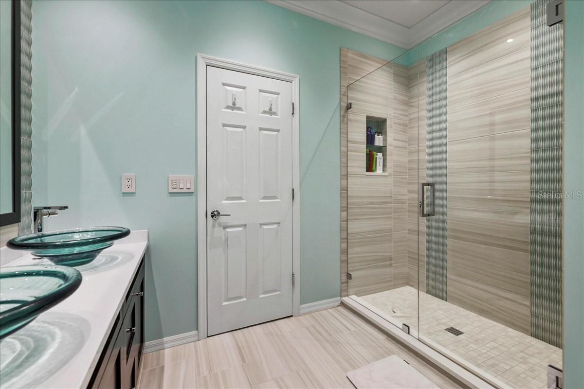 Image 24 of 38 For 13180 Pembroke Circle N