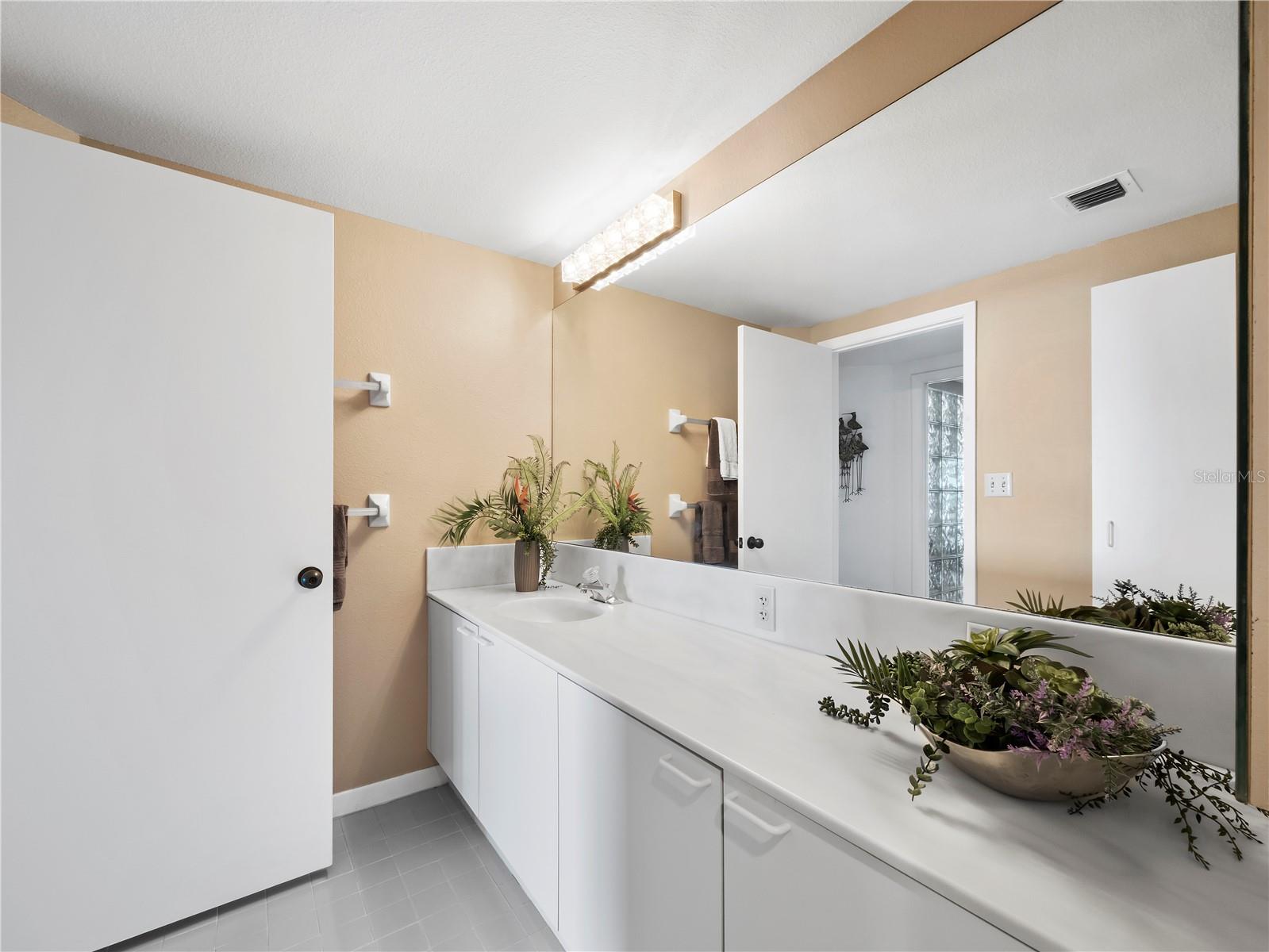Image 14 of 60 For 2120 Harbourside Drive 617