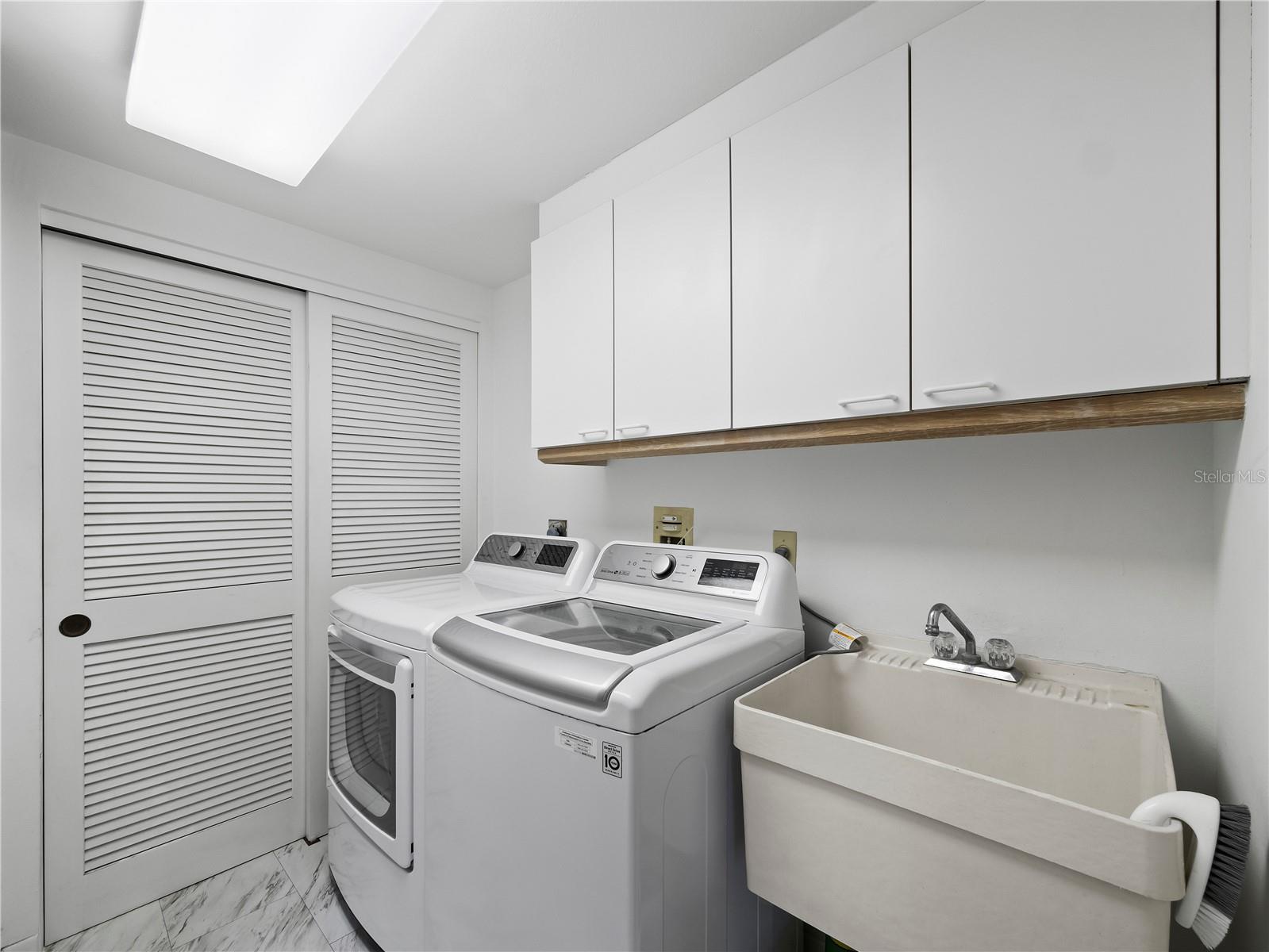 Image 22 of 60 For 2120 Harbourside Drive 617