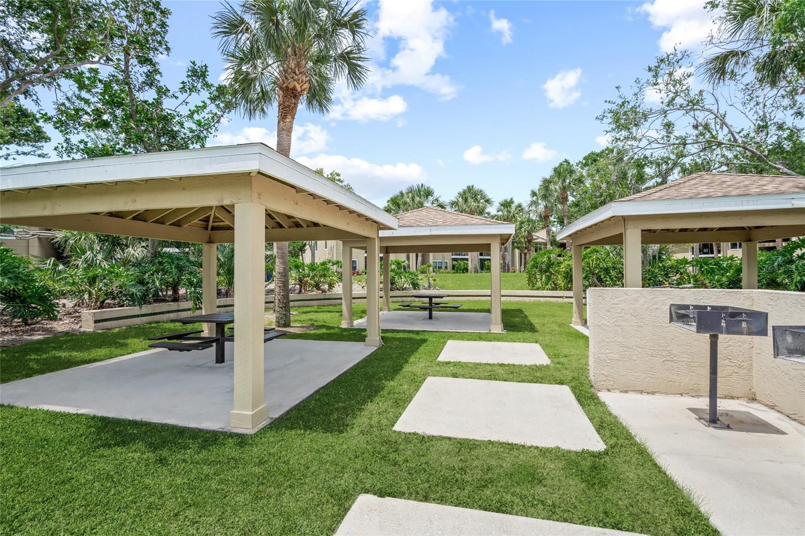 Image 37 of 48 For 4037 Crockers Lake Boulevard 17