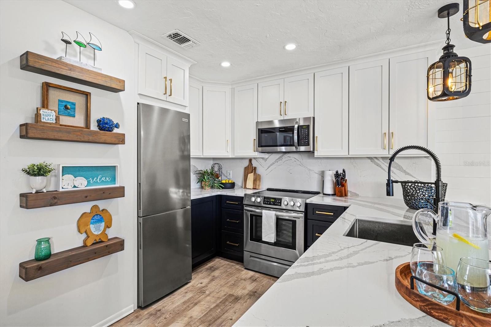 Image 10 of 89 For 6250 Holmes Boulevard 63