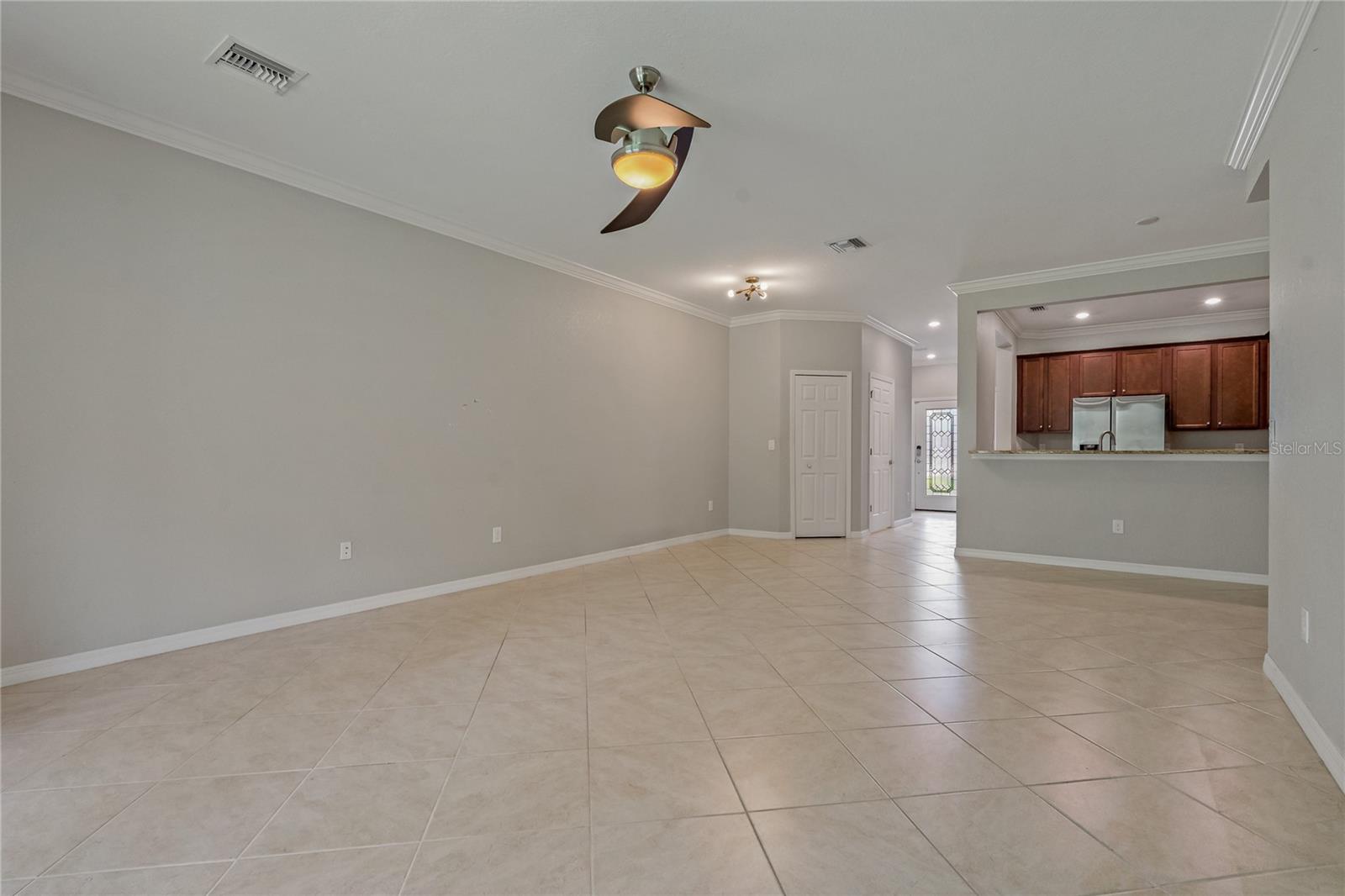 Listing photo id 2 for 7275 Ketch Place