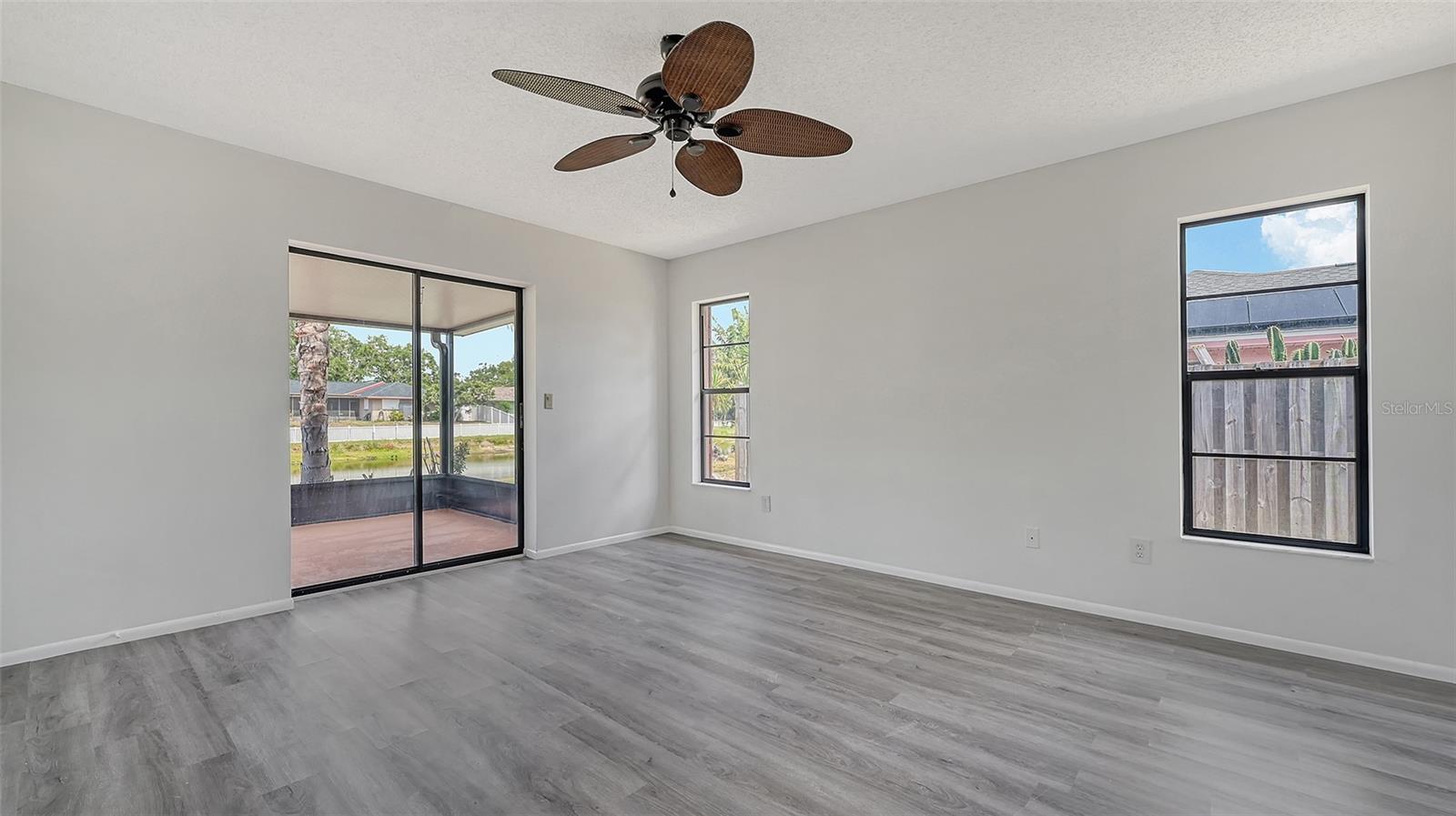 Image 23 of 35 For 5004 32nd Street E