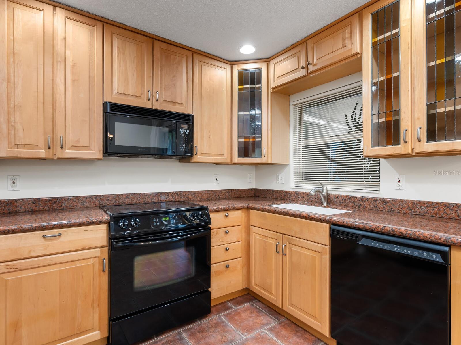 Image 10 of 38 For 635 Jefferson Avenue 635
