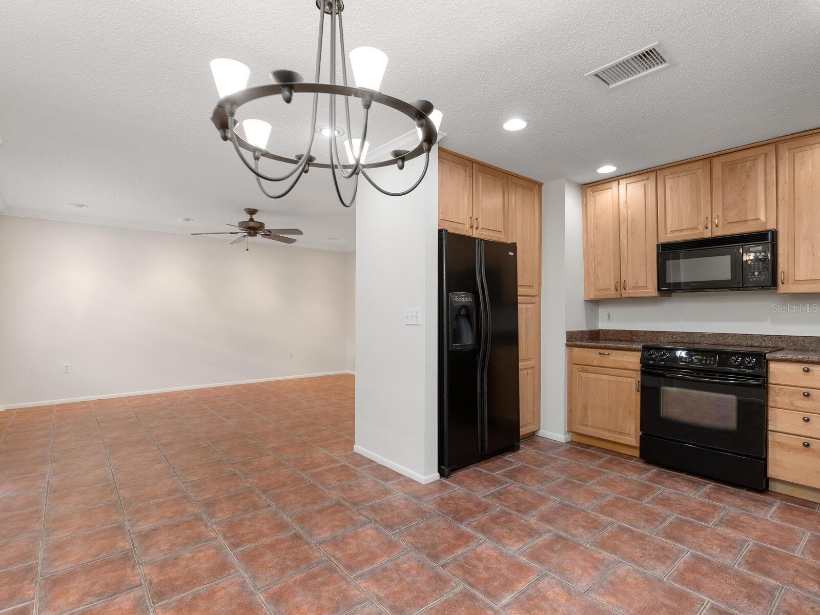 Image 11 of 38 For 635 Jefferson Avenue 635