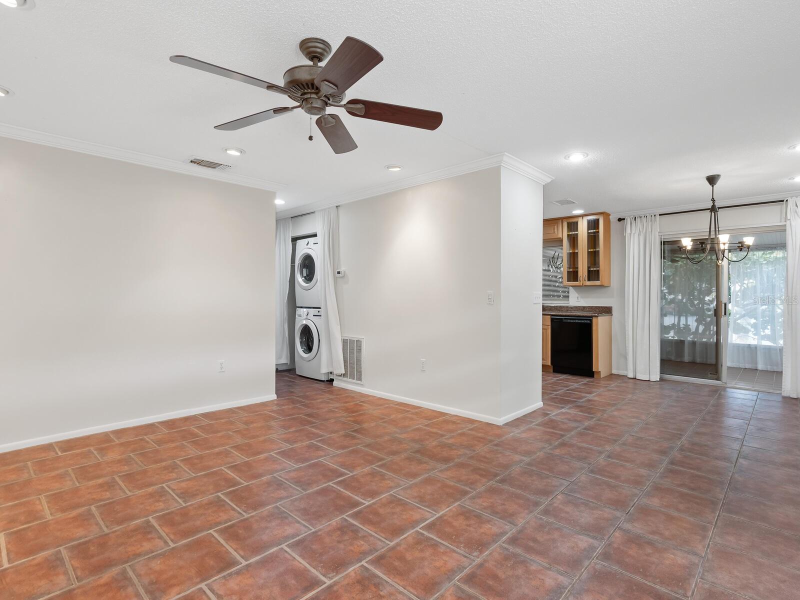 Image 4 of 38 For 635 Jefferson Avenue 635