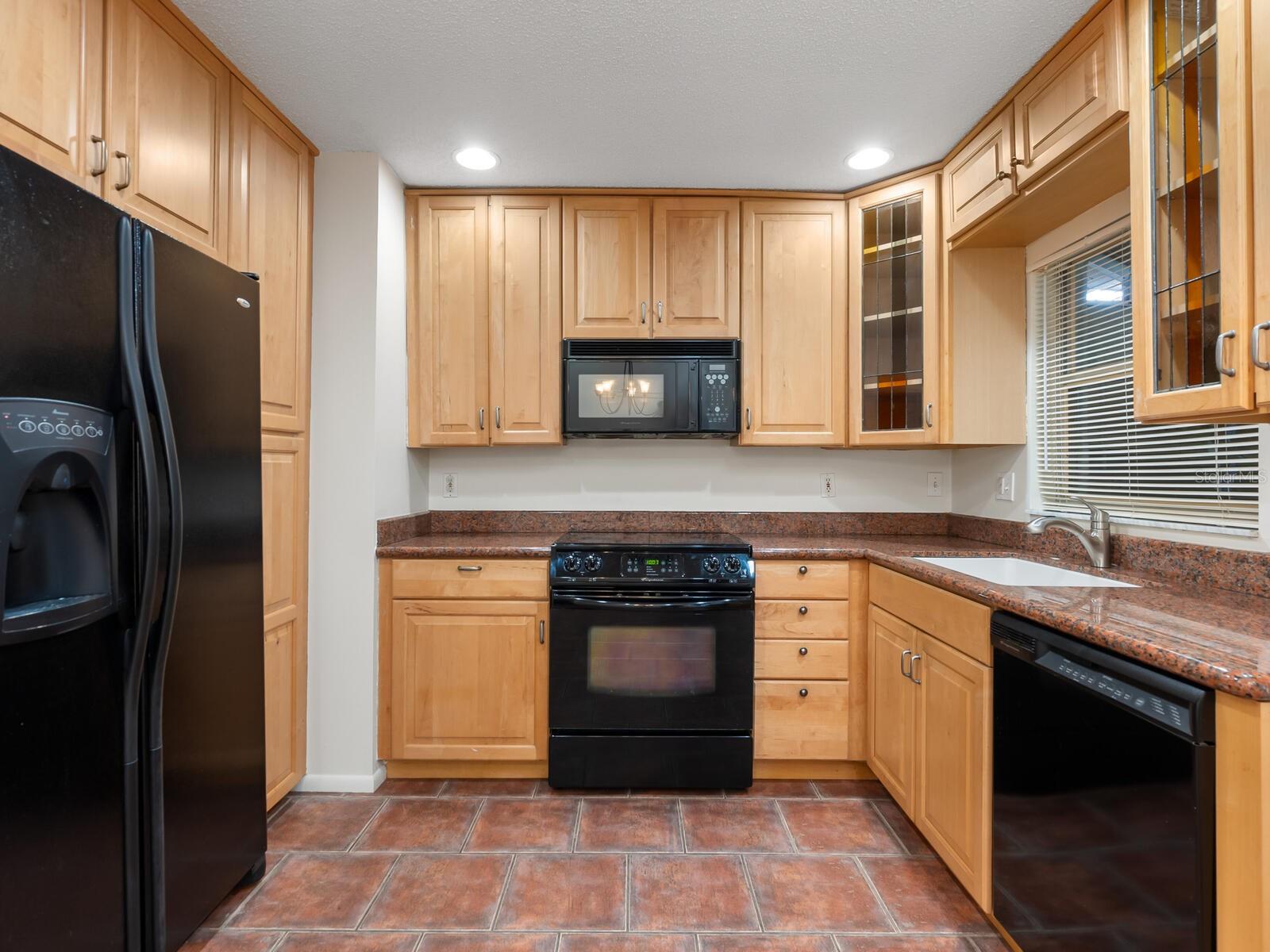 Image 8 of 38 For 635 Jefferson Avenue 635