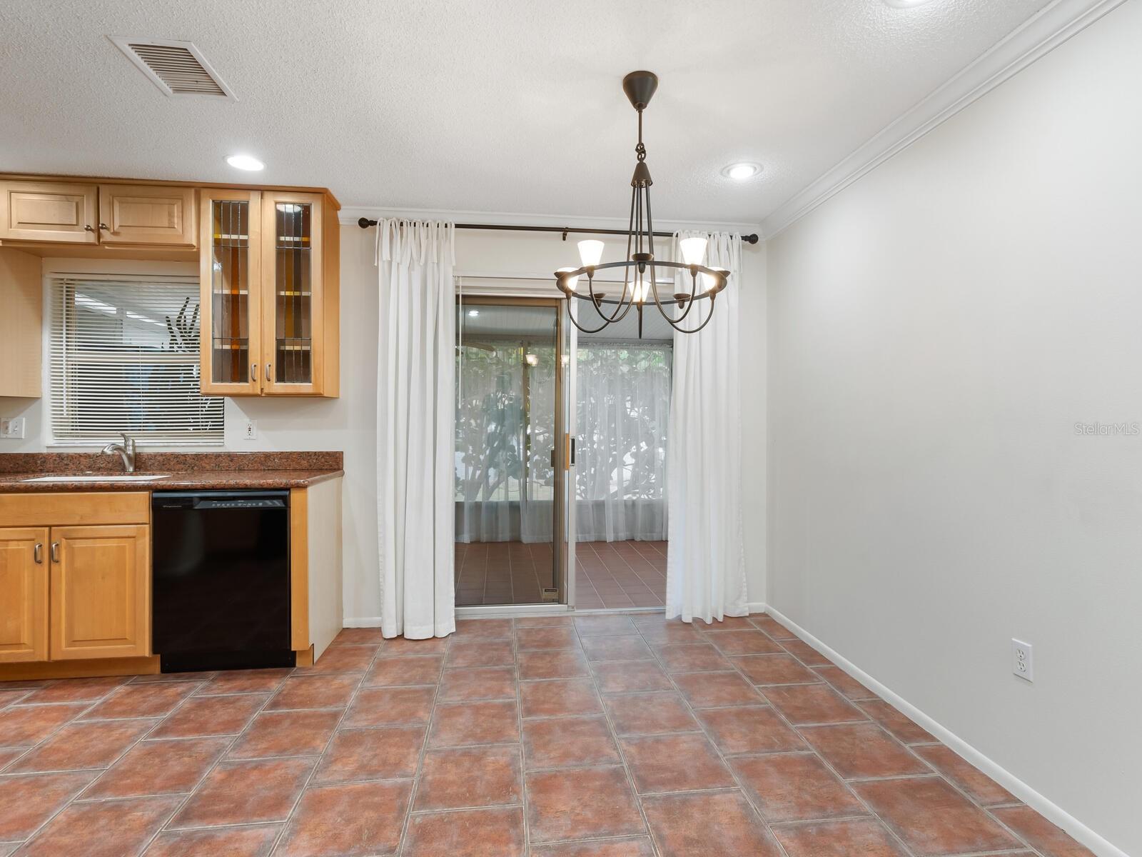 Image 9 of 38 For 635 Jefferson Avenue 635