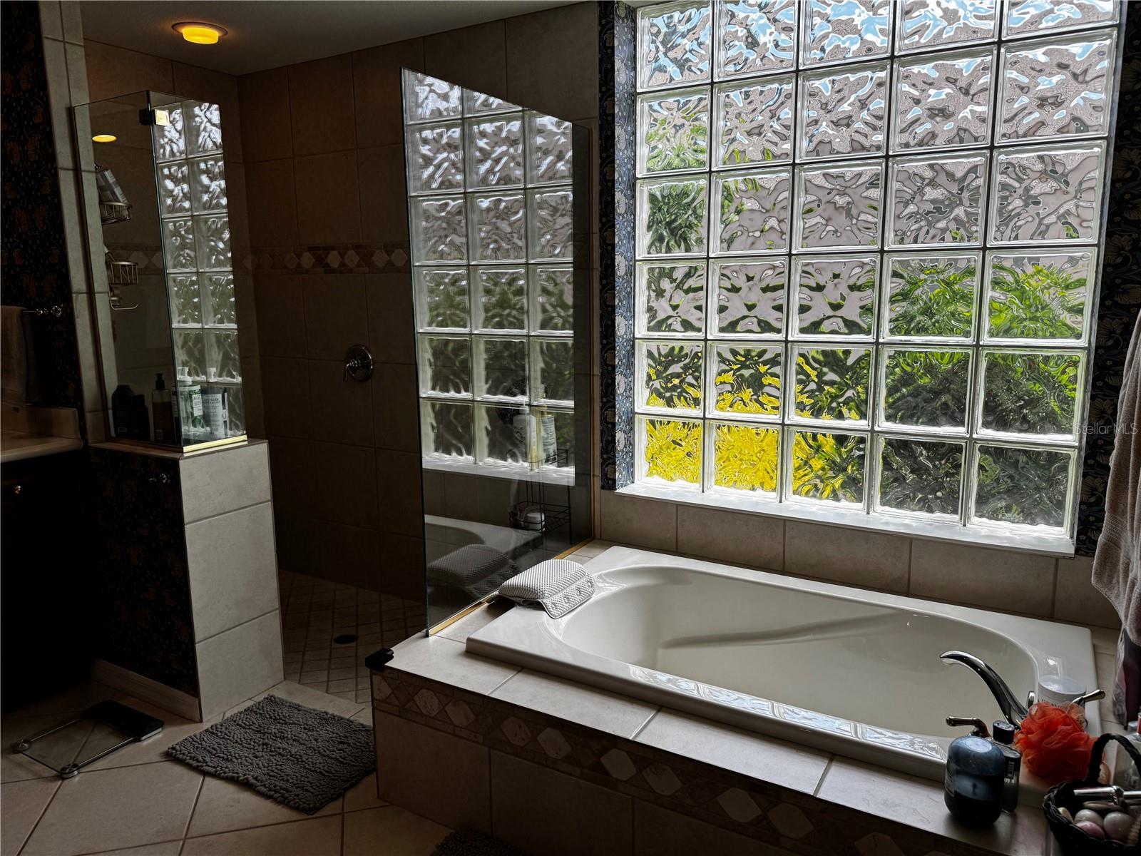 Image 25 of 51 For 12208 Greenbrier Way