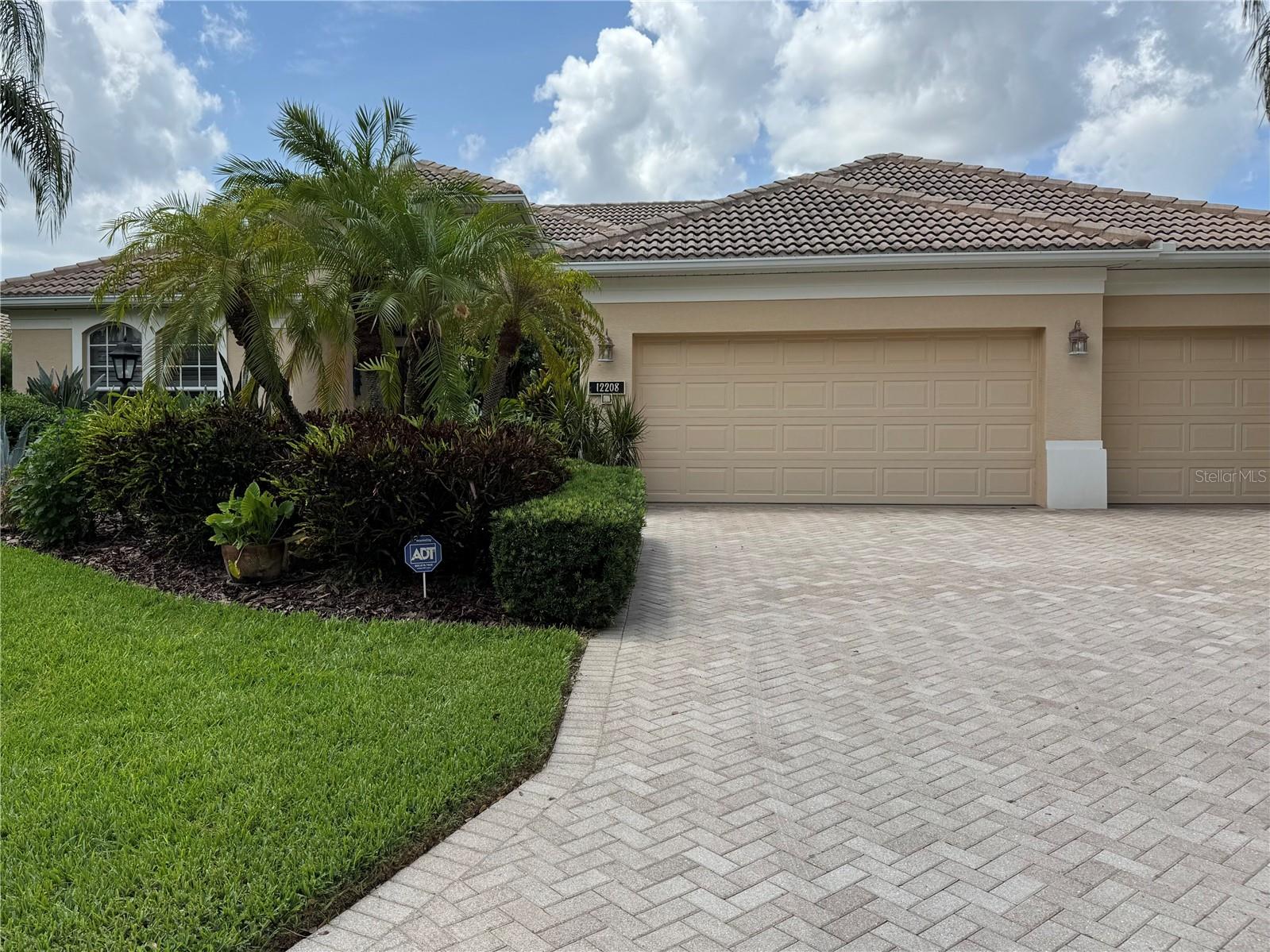Image 4 of 51 For 12208 Greenbrier Way