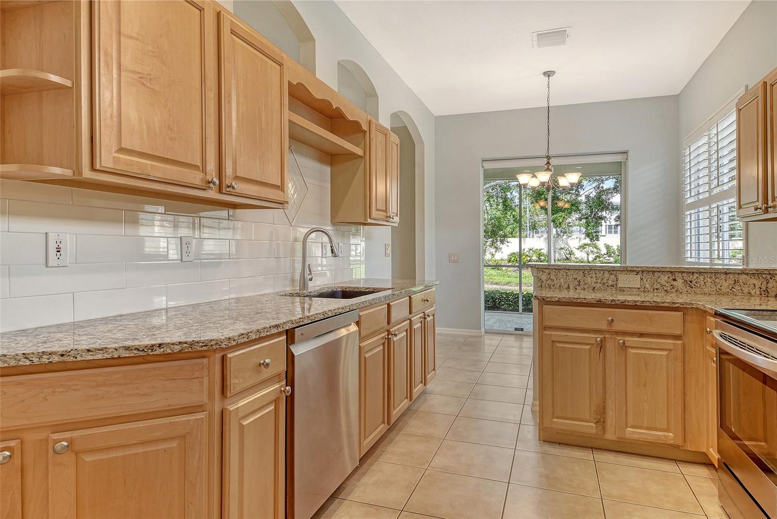 Image 21 of 68 For 7124 Rue De Palisades  21