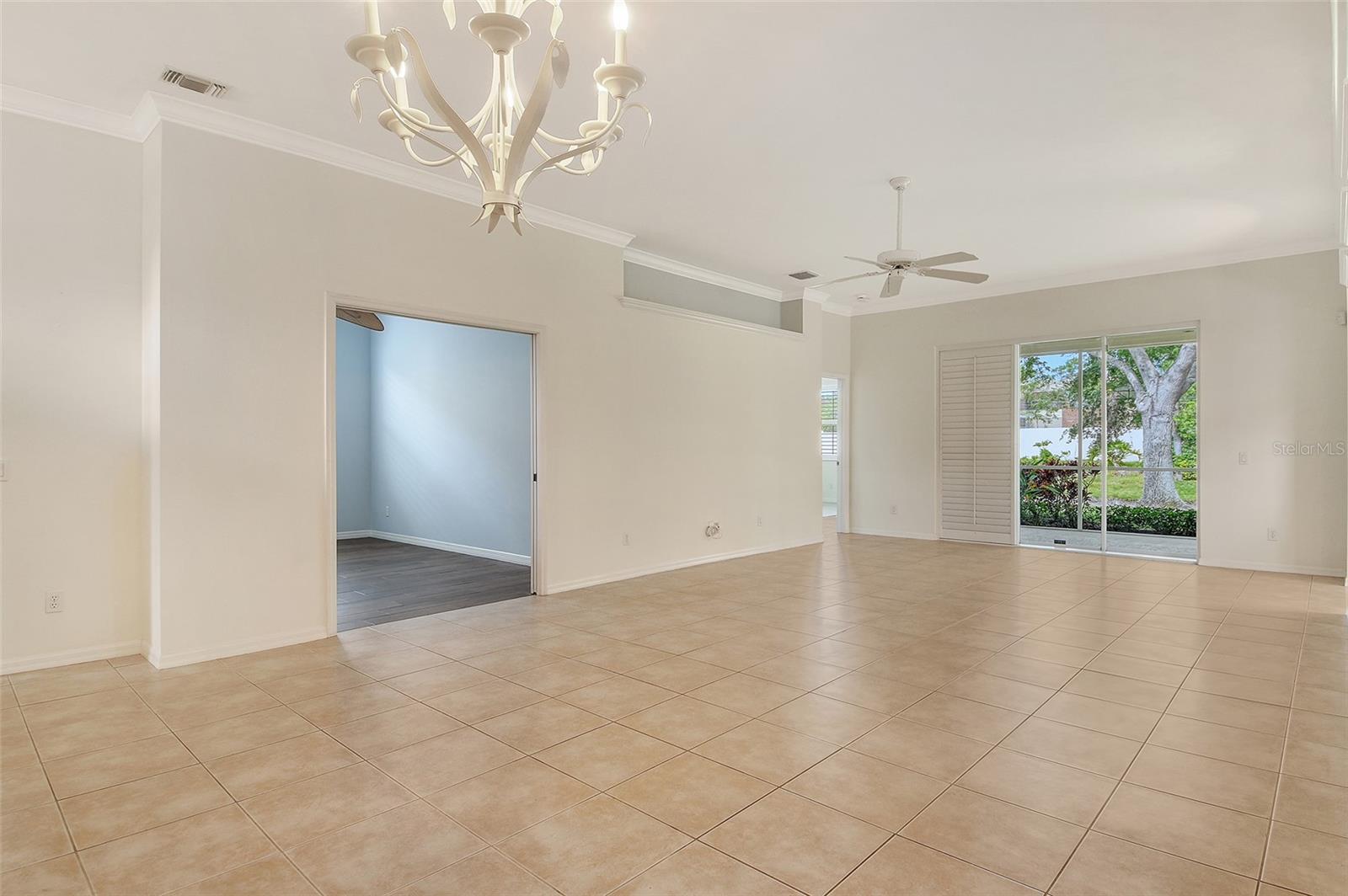 Image 7 of 68 For 7124 Rue De Palisades  21