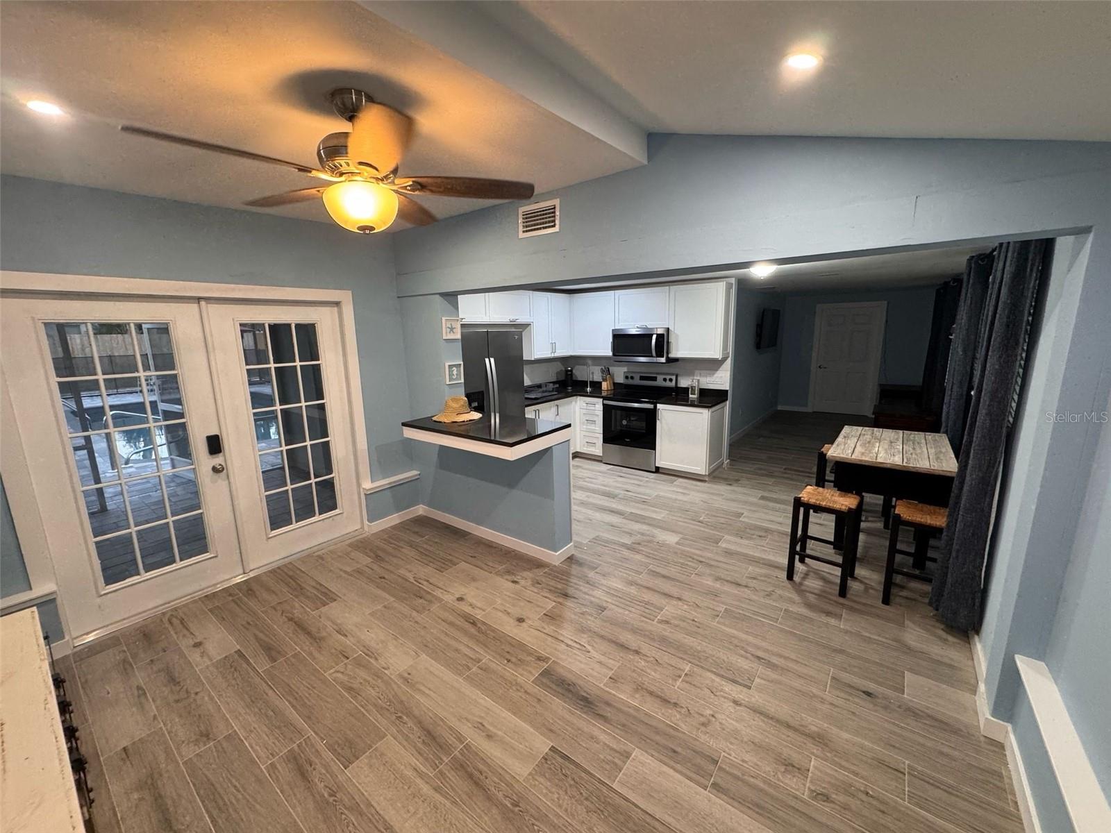 Image 4 of 8 For 4139 Bell Avenue