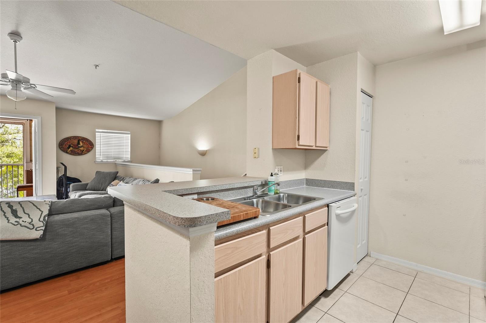 Image 7 of 43 For 8821 Manor Loop 205