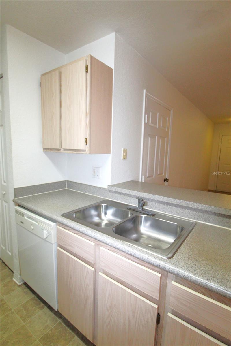 Listing photo id 1 for 8905 Manor Loop 107