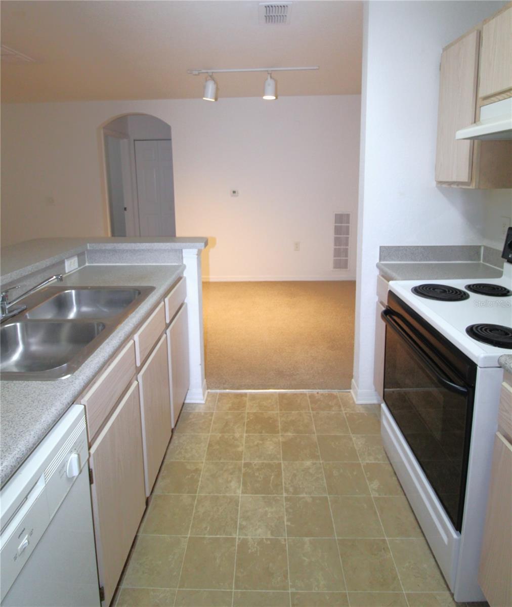 Listing photo id 2 for 8905 Manor Loop 107