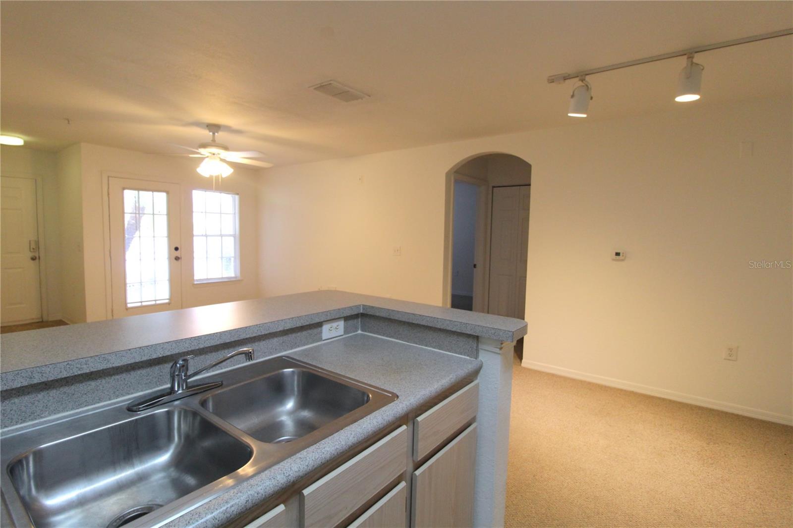 Listing photo id 3 for 8905 Manor Loop 107