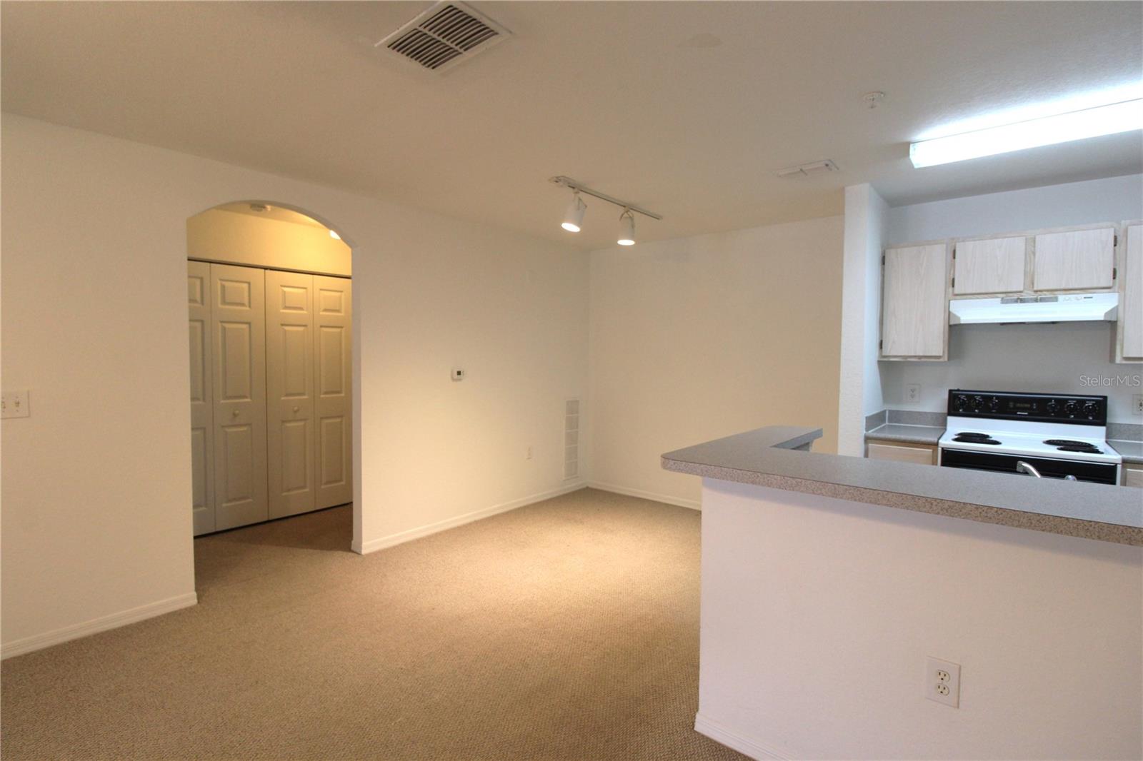 Listing photo id 4 for 8905 Manor Loop 107