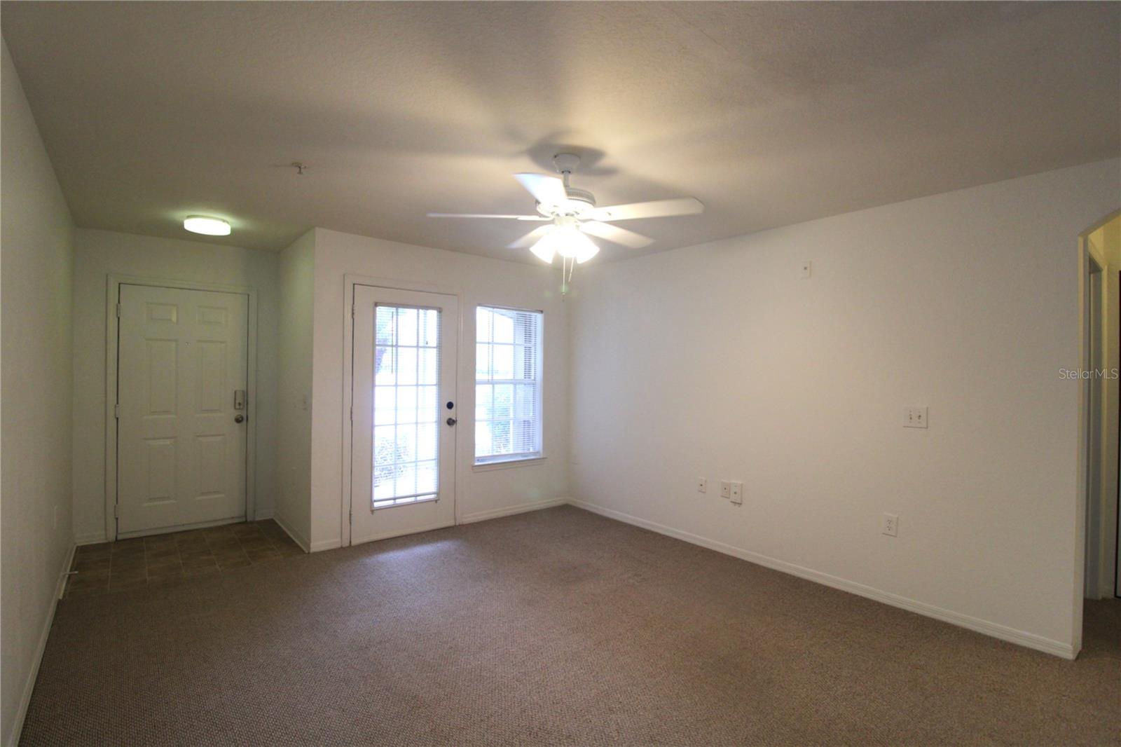 Listing photo id 6 for 8905 Manor Loop 107