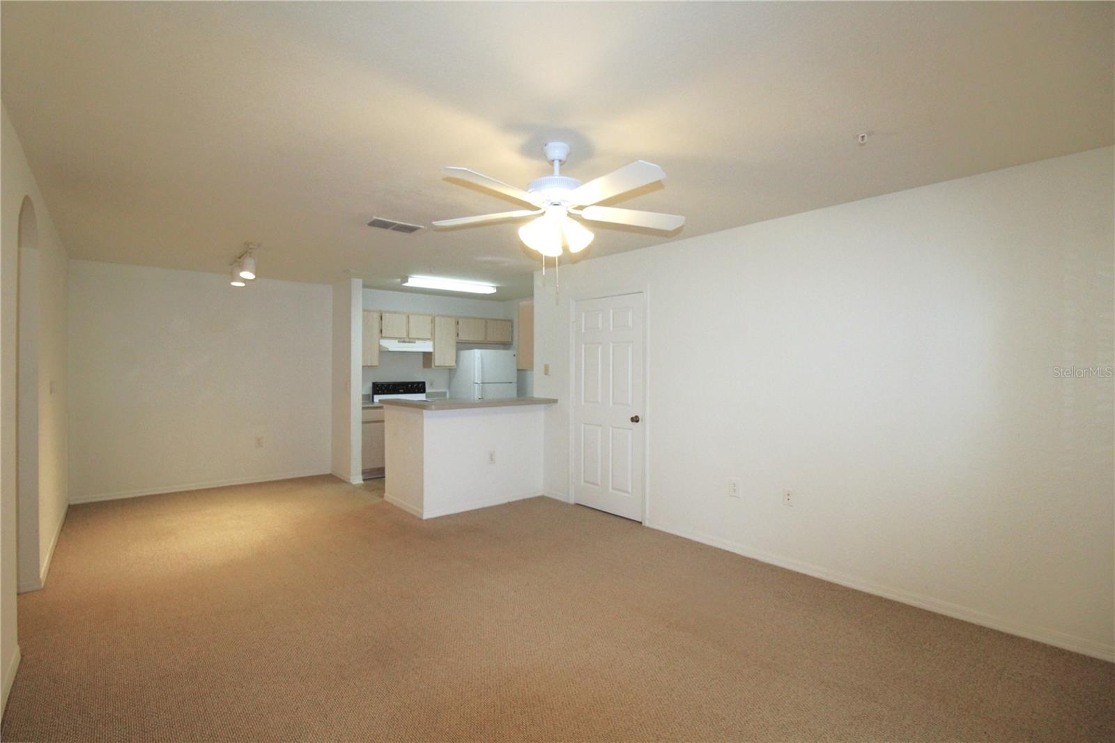 Listing photo id 7 for 8905 Manor Loop 107