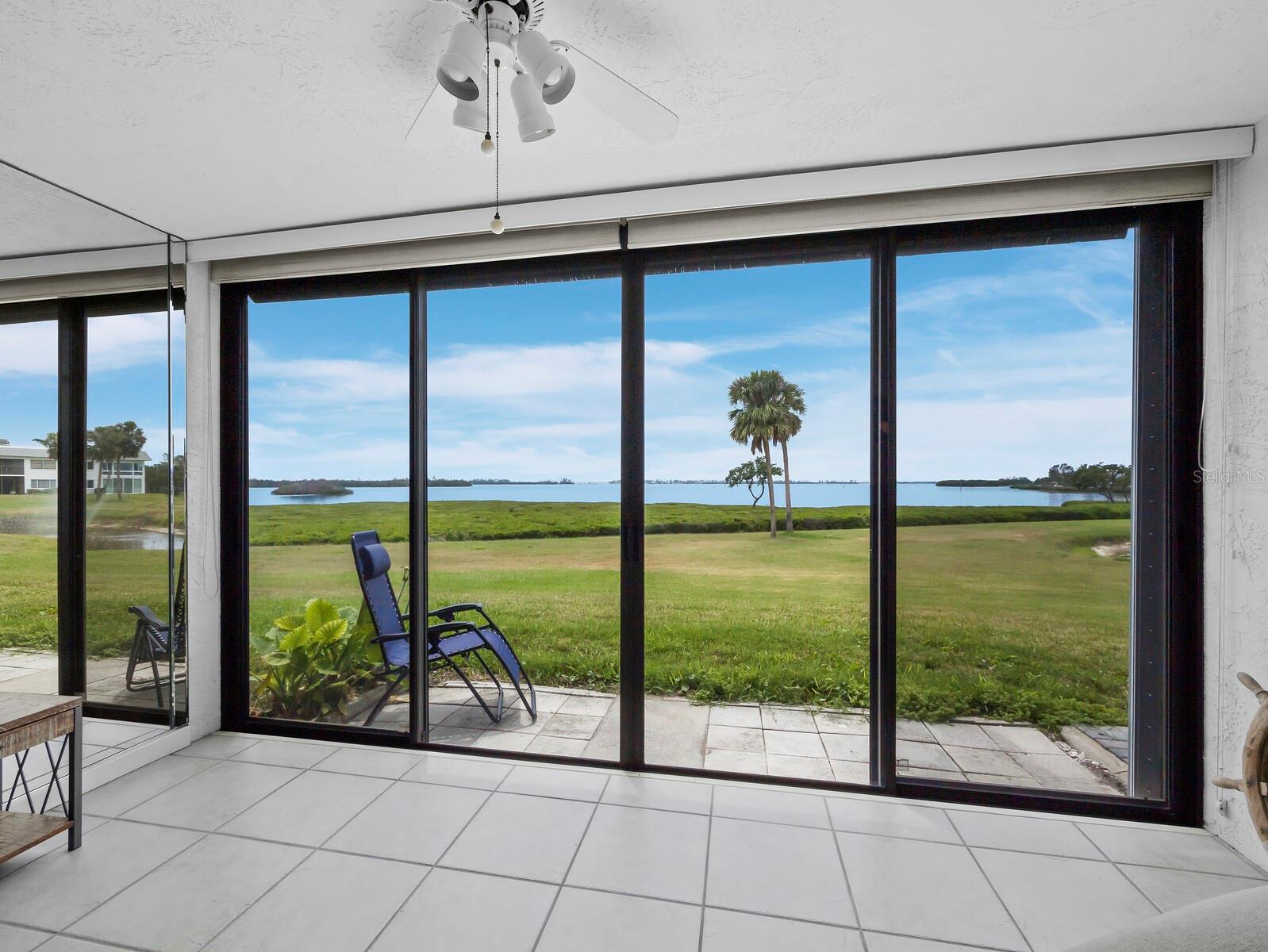 Listing photo id 8 for 4745 Independence Drive 4745