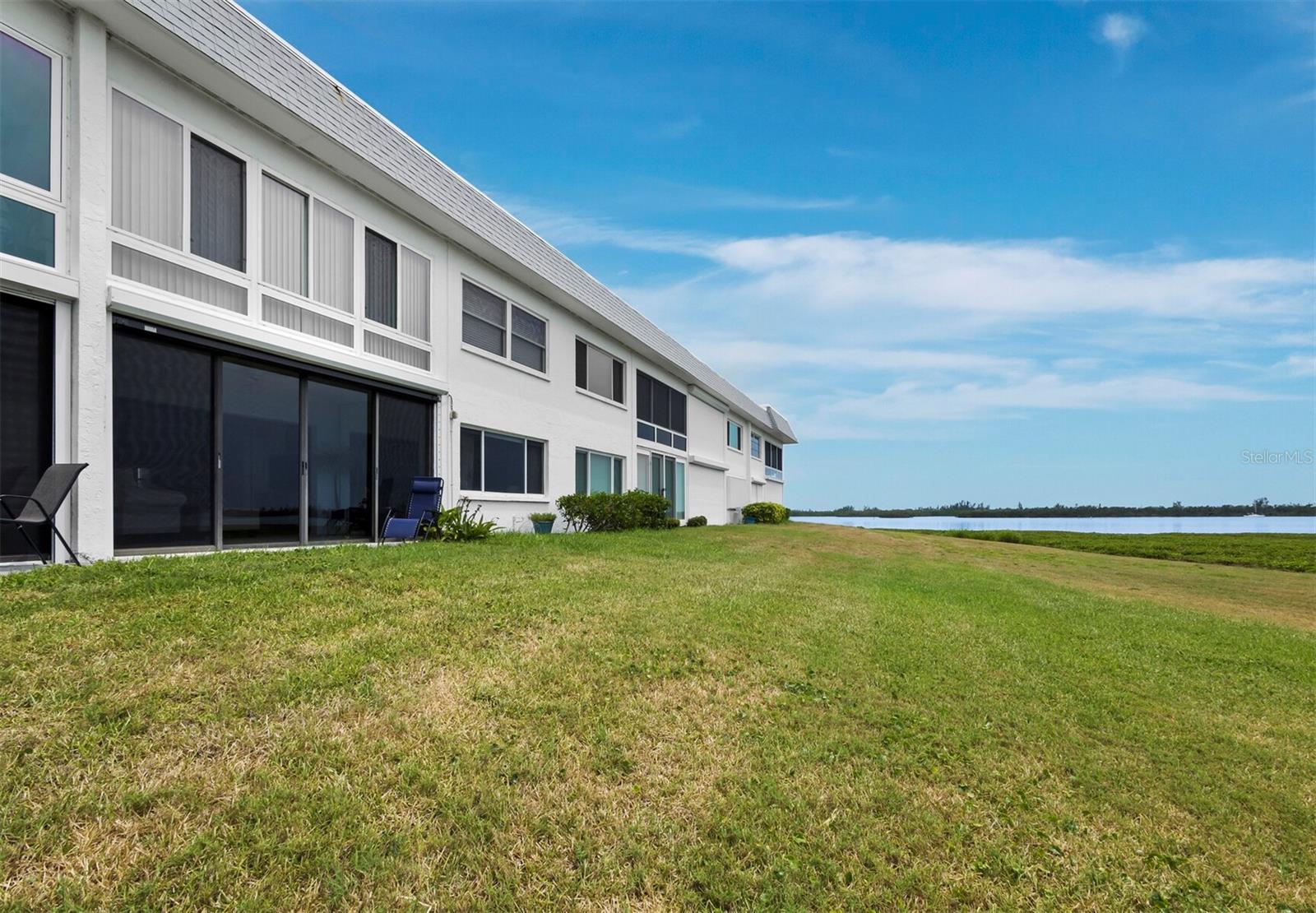 Listing photo id 10 for 4745 Independence Drive 4745