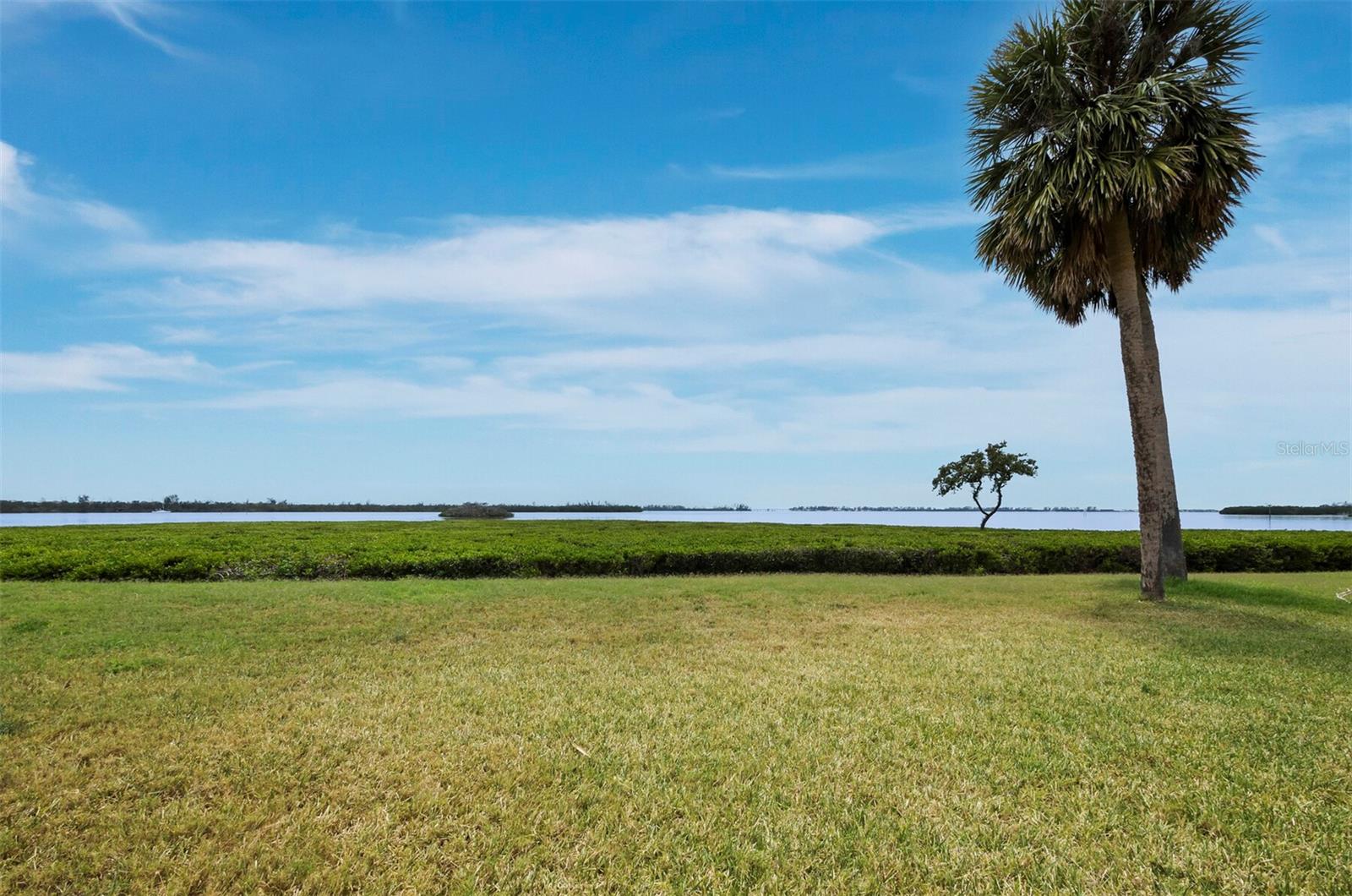 Listing photo id 11 for 4745 Independence Drive 4745