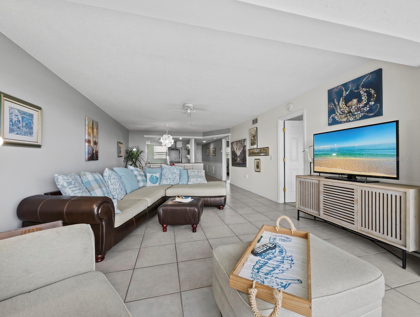 Listing photo id 14 for 4745 Independence Drive 4745
