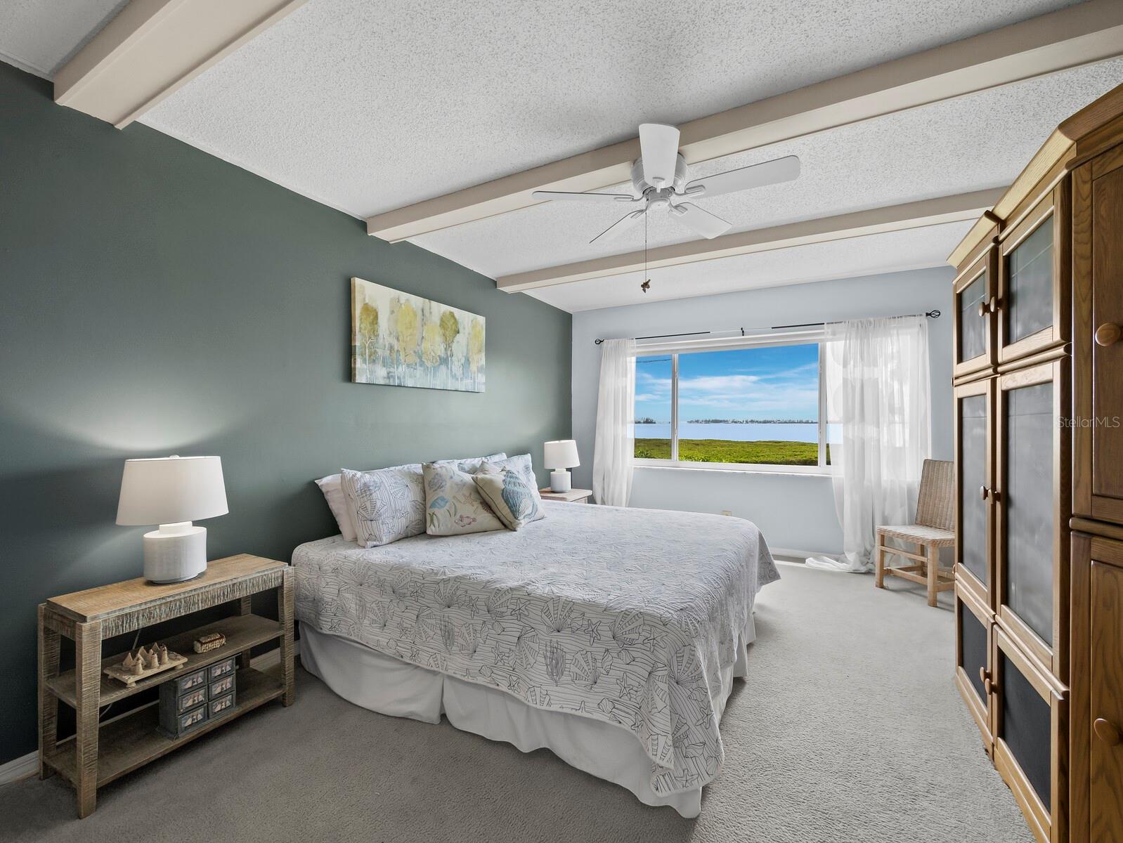 Listing photo id 22 for 4745 Independence Drive 4745