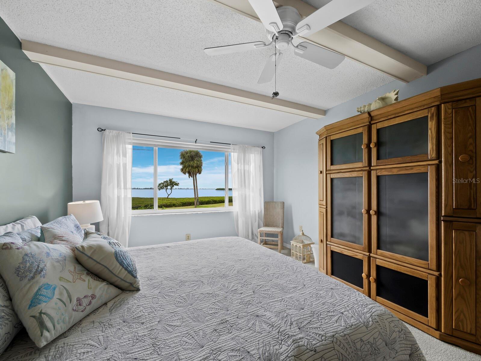 Listing photo id 23 for 4745 Independence Drive 4745