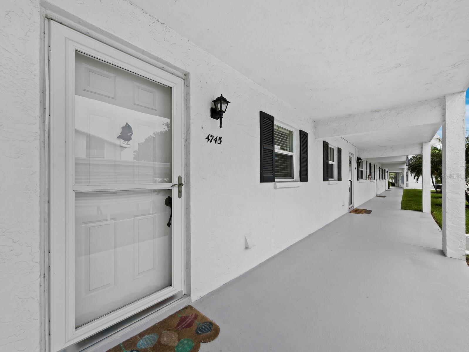 Listing photo id 1 for 4745 Independence Drive 4745