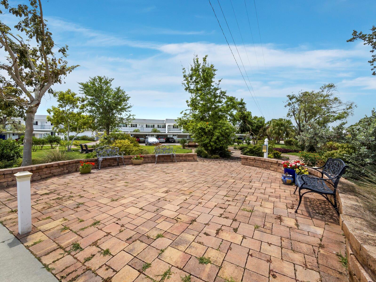 Listing photo id 31 for 4745 Independence Drive 4745