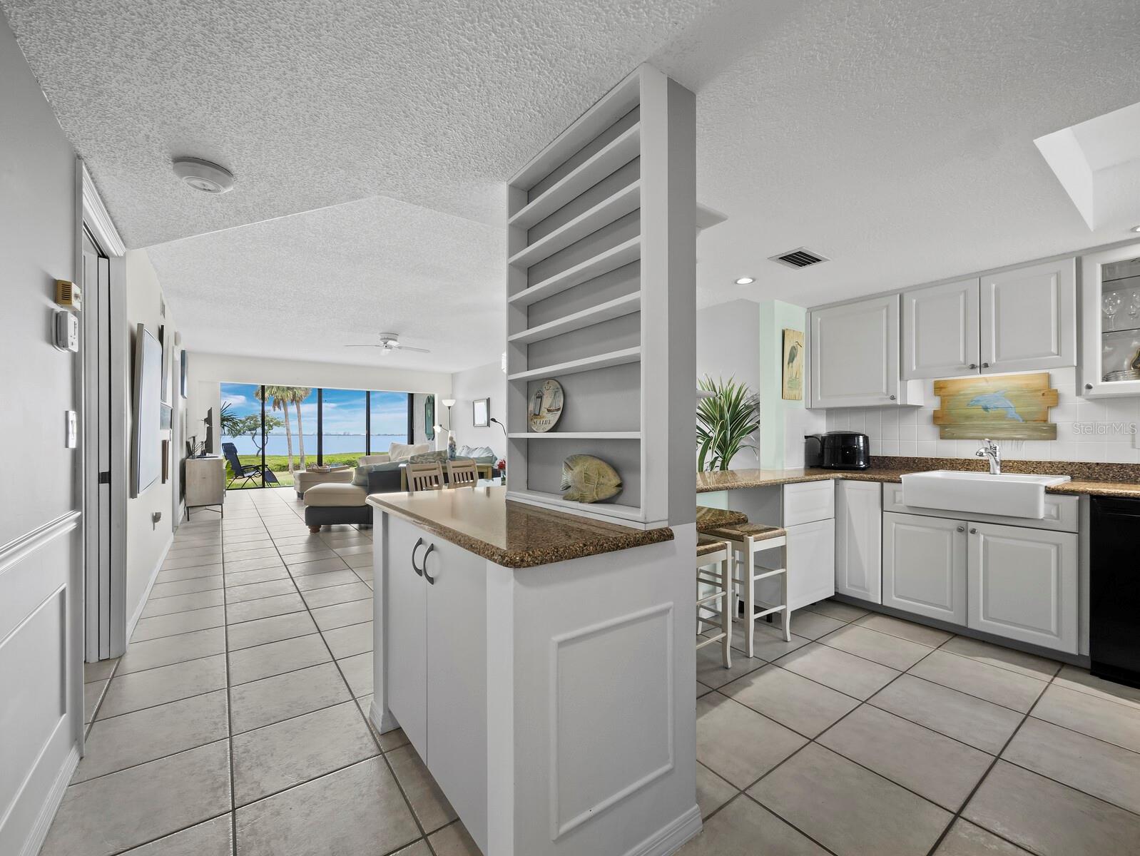 Listing photo id 3 for 4745 Independence Drive 4745