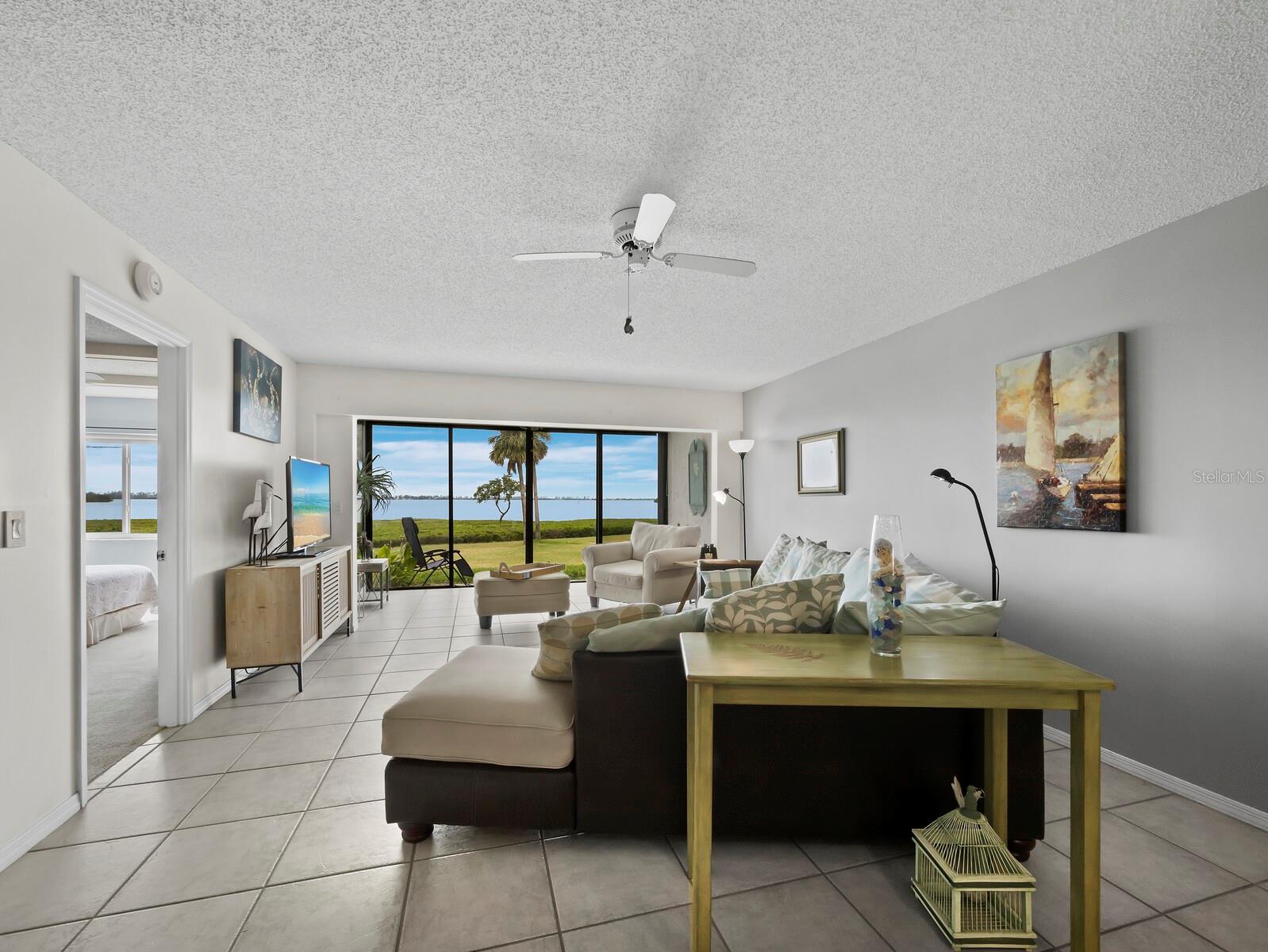 Listing photo id 5 for 4745 Independence Drive 4745
