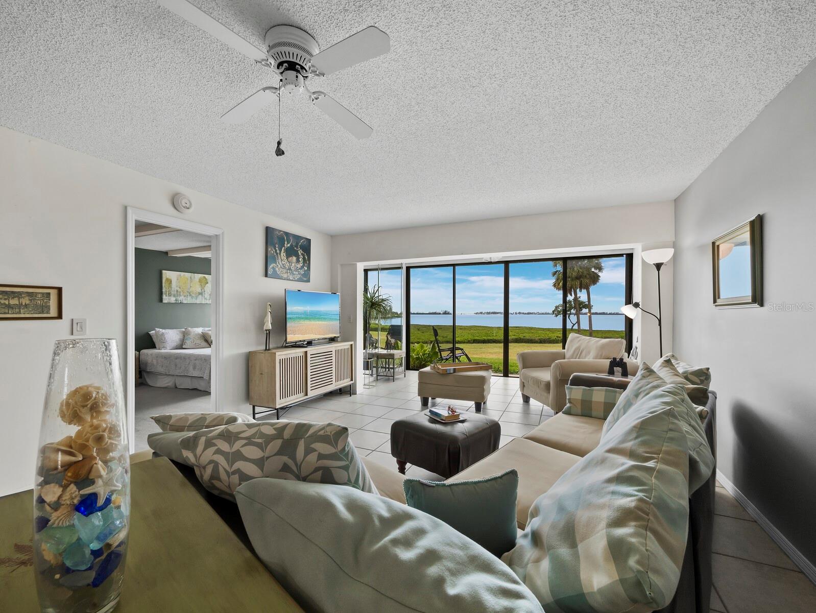 Listing photo id 6 for 4745 Independence Drive 4745