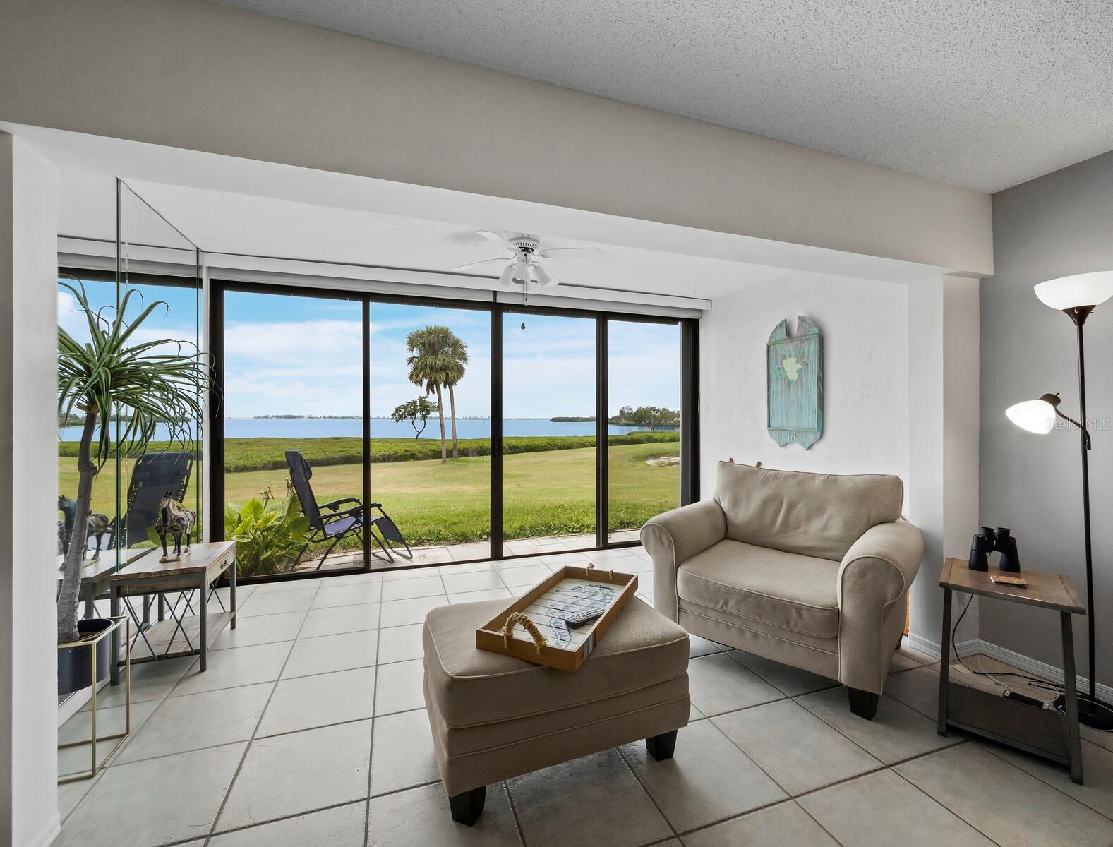 Listing photo id 7 for 4745 Independence Drive 4745