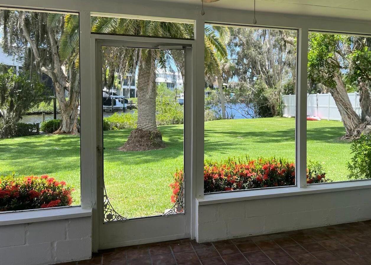 Image 16 of 35 For 812 Bayview Drive